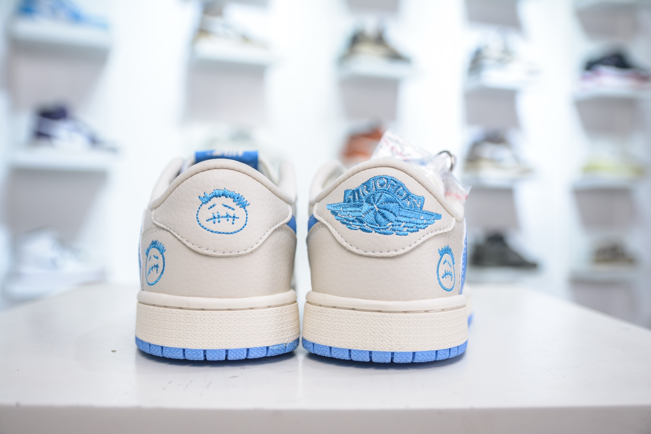 Travis Scott x Air Jordan 1 Low AJ1 Low 倒钩低帮联名叮当猫-白蓝 XS2024-068