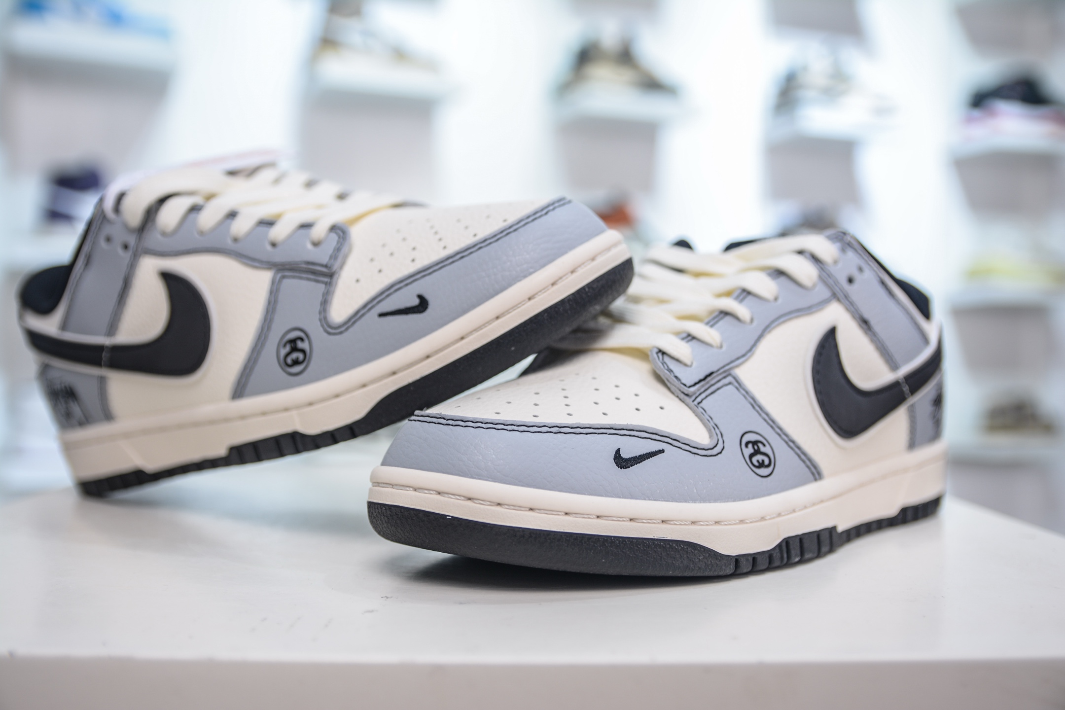 Nike SB Dunk Low x Stussy 斯图西联名-白灰黑勾 XS6089-596