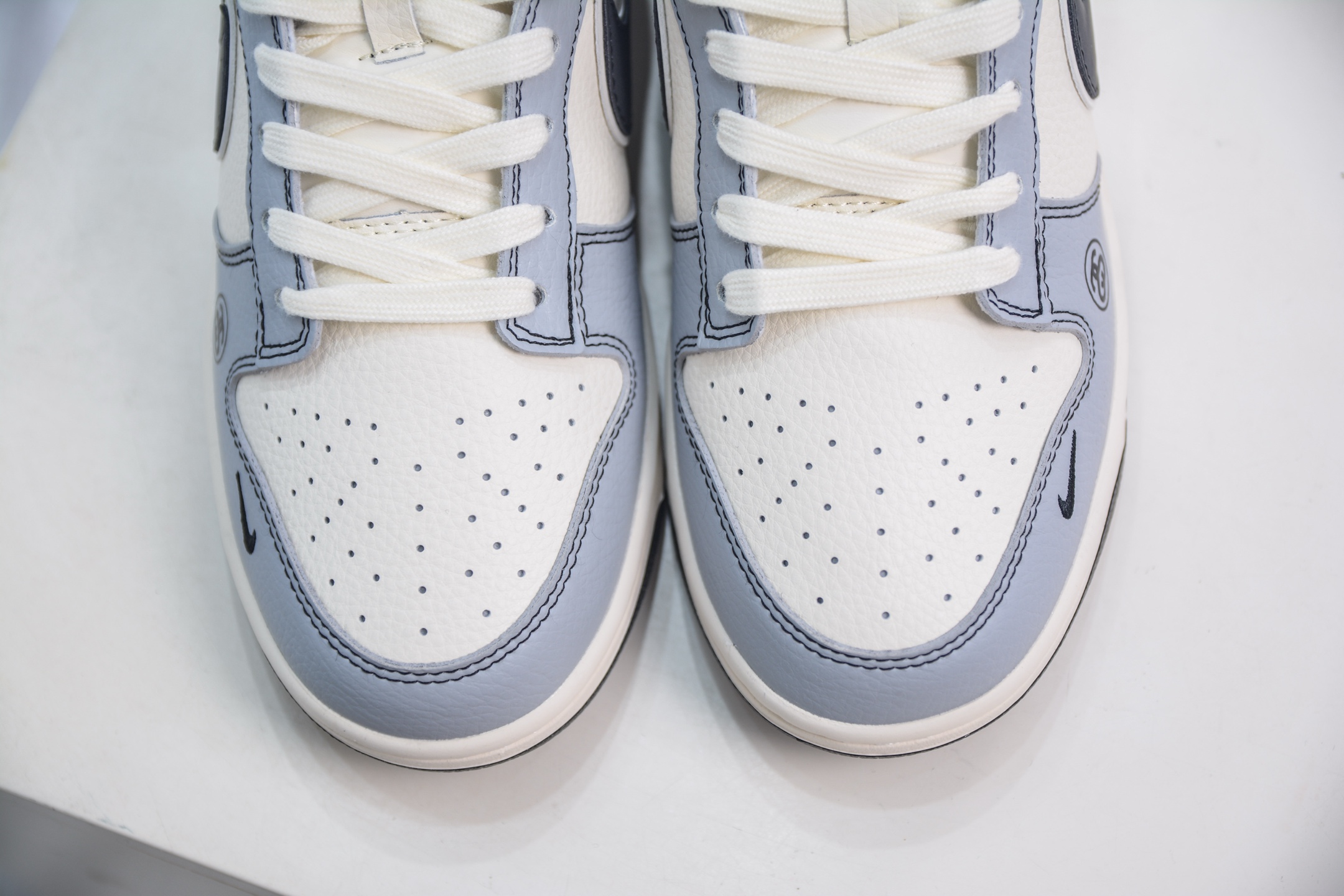 Nike SB Dunk Low x Stussy 斯图西联名-白灰黑勾 XS6089-596