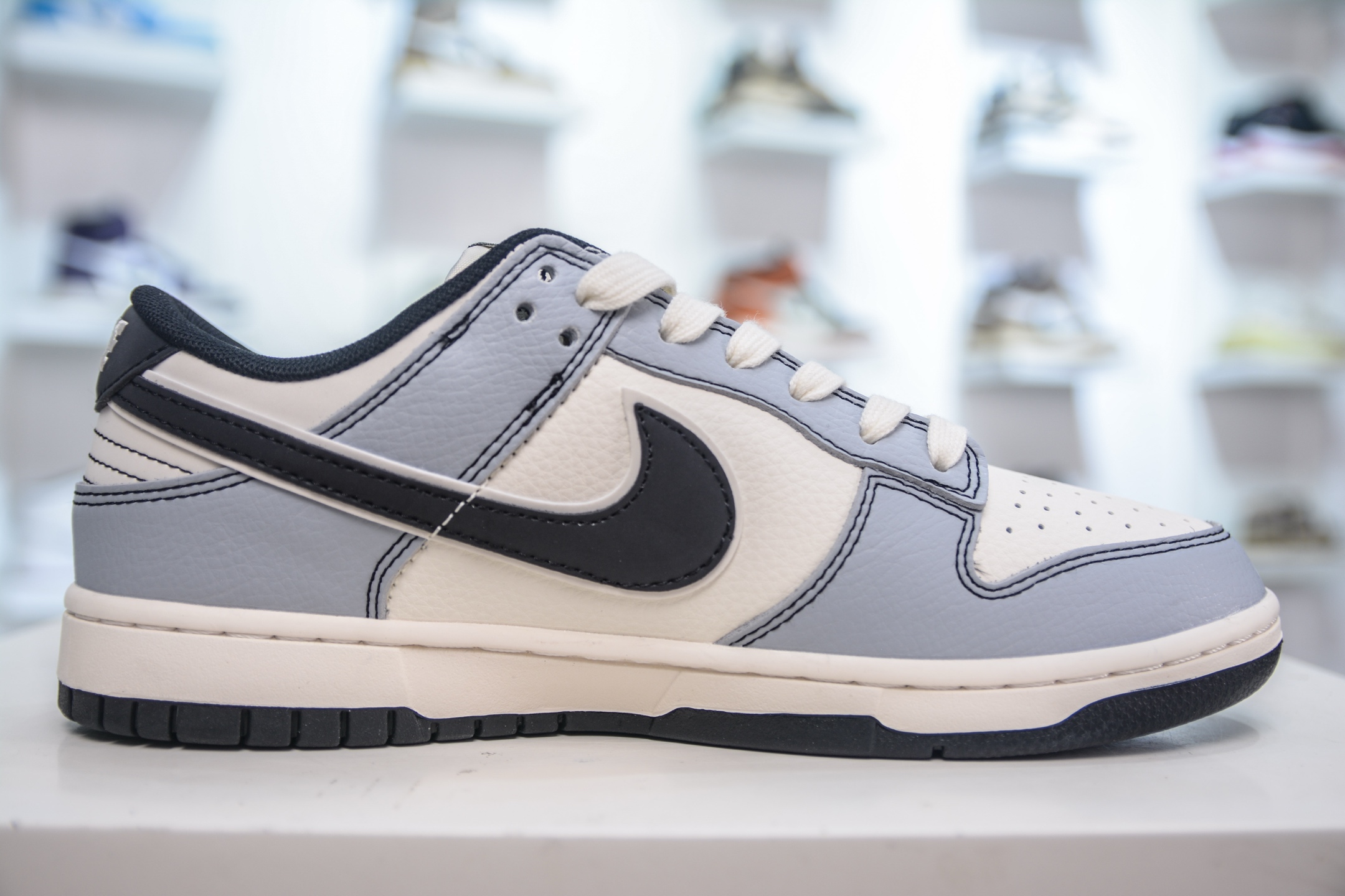 Nike SB Dunk Low x Stussy 斯图西联名-白灰黑勾 XS6089-596