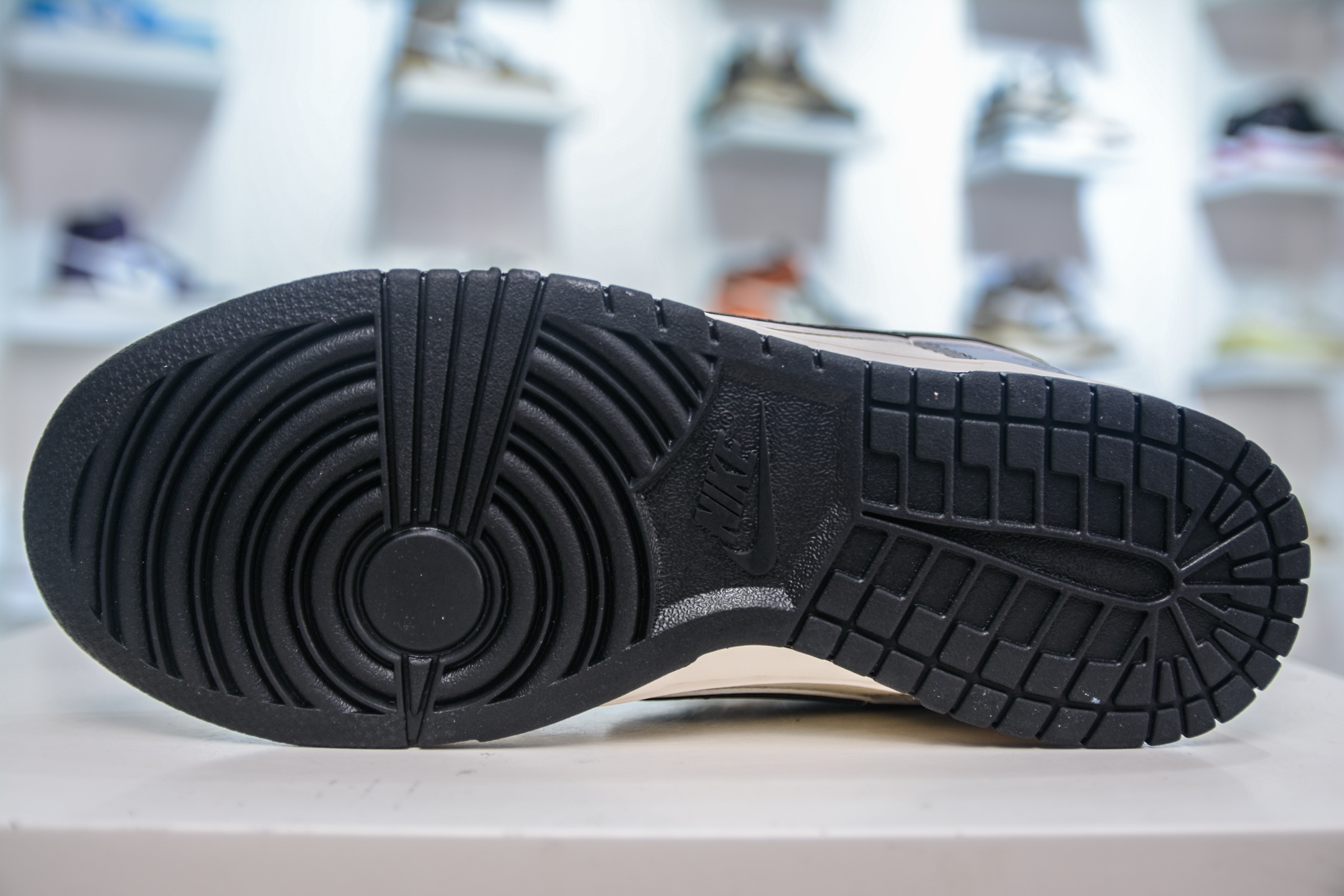 Nike SB Dunk Low x Stussy 斯图西联名-白灰黑勾 XS6089-596