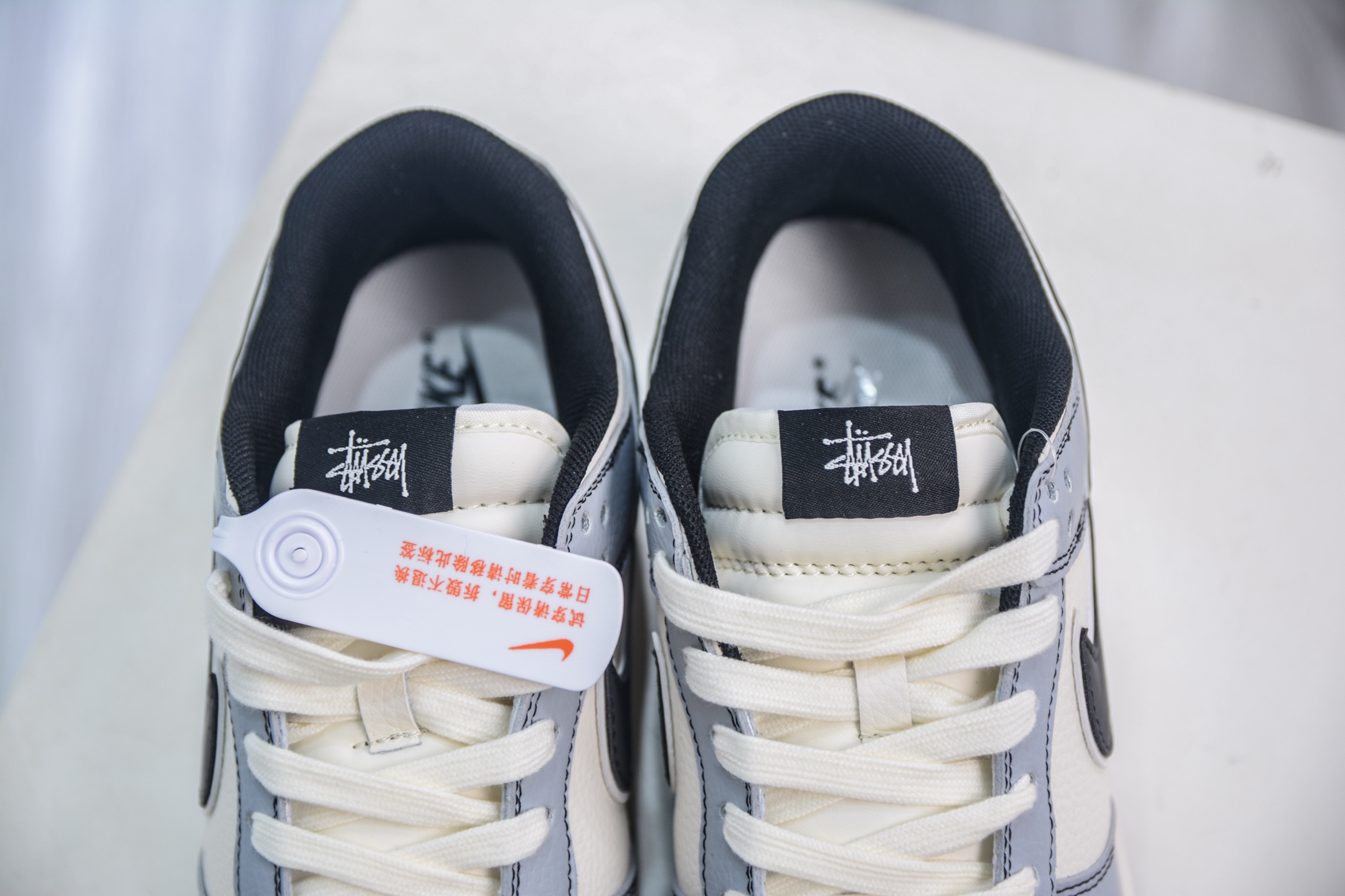 Nike SB Dunk Low x Stussy 斯图西联名-白灰黑勾 XS6089-596