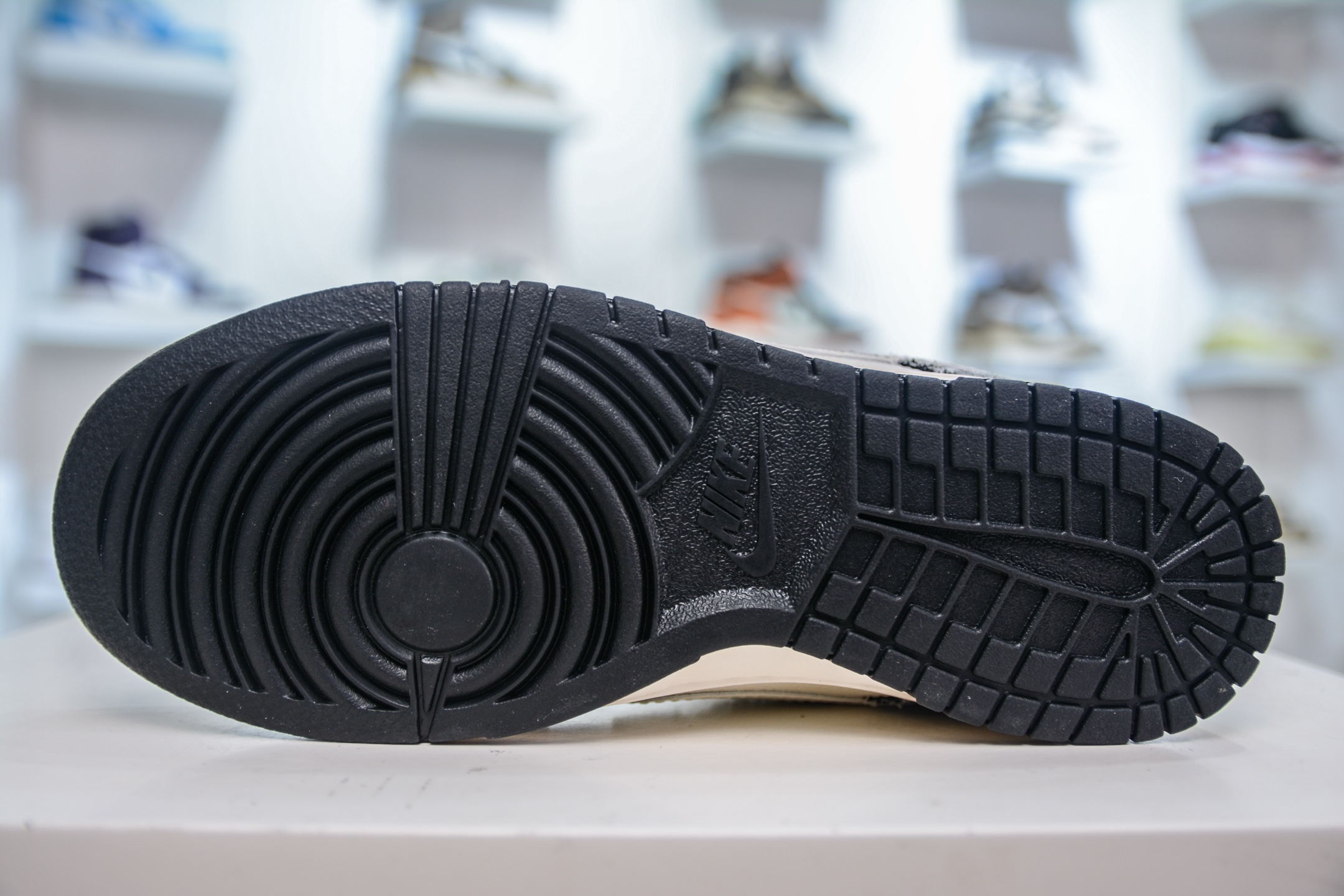 Nike SB Dunk Low x Louis Vuitton LV联名-白黑牛仔 FC1688-233