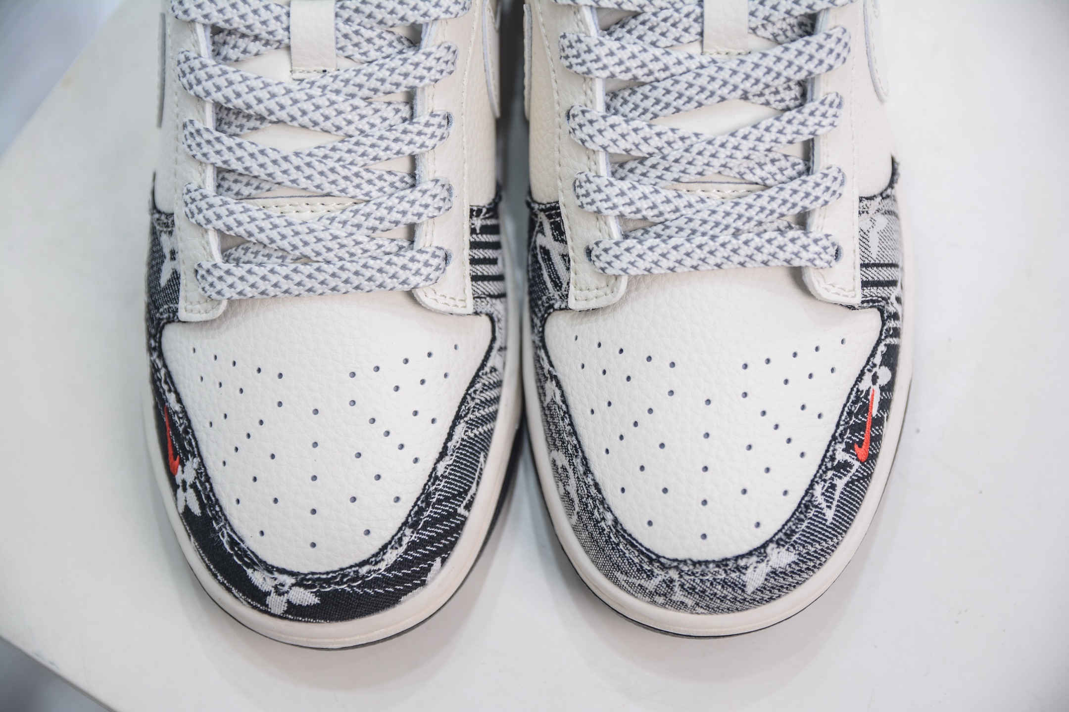 Nike SB Dunk Low x Louis Vuitton LV联名-白黑牛仔 FC1688-233