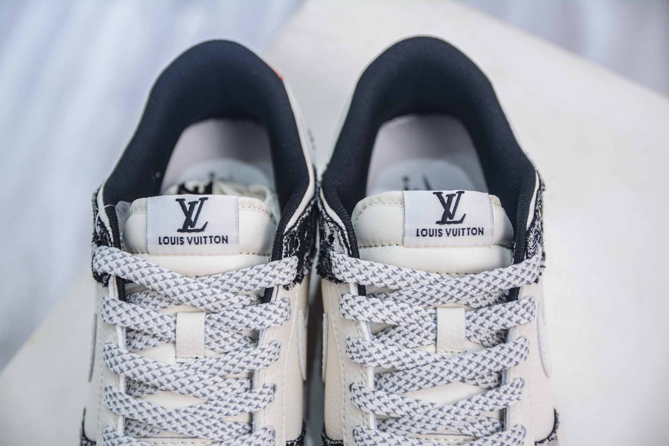 Nike SB Dunk Low x Louis Vuitton LV联名-白黑牛仔 FC1688-233