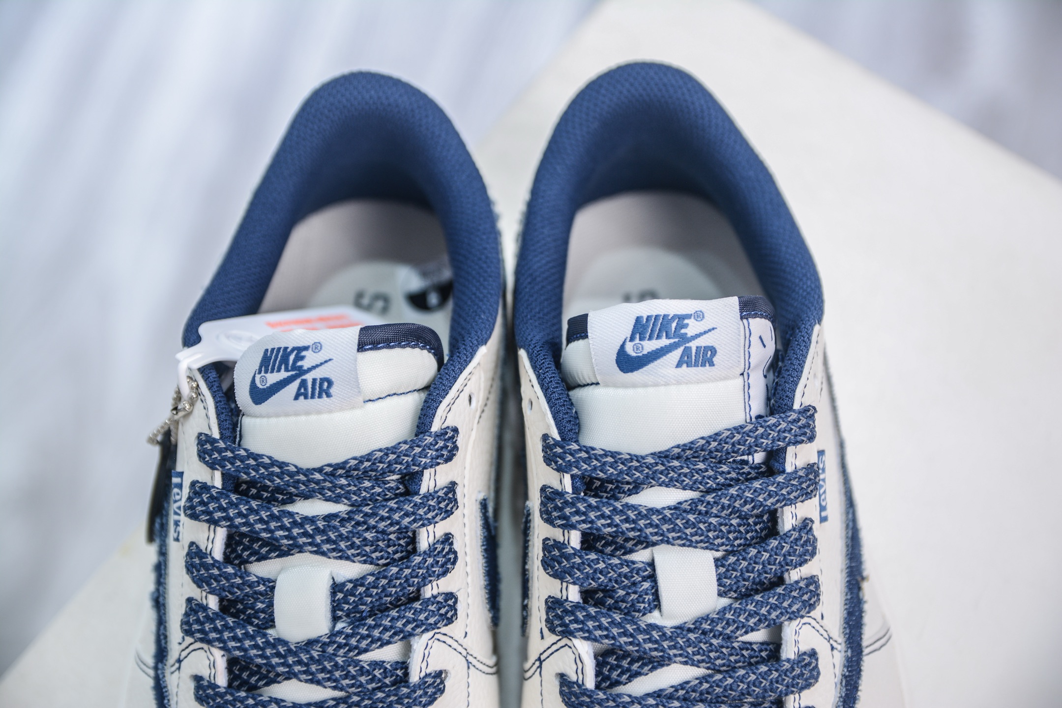 TS x Air Jordan AJ1 Low x Levi's 倒钩低帮联名李维斯-白蓝牛仔 LE2436-136