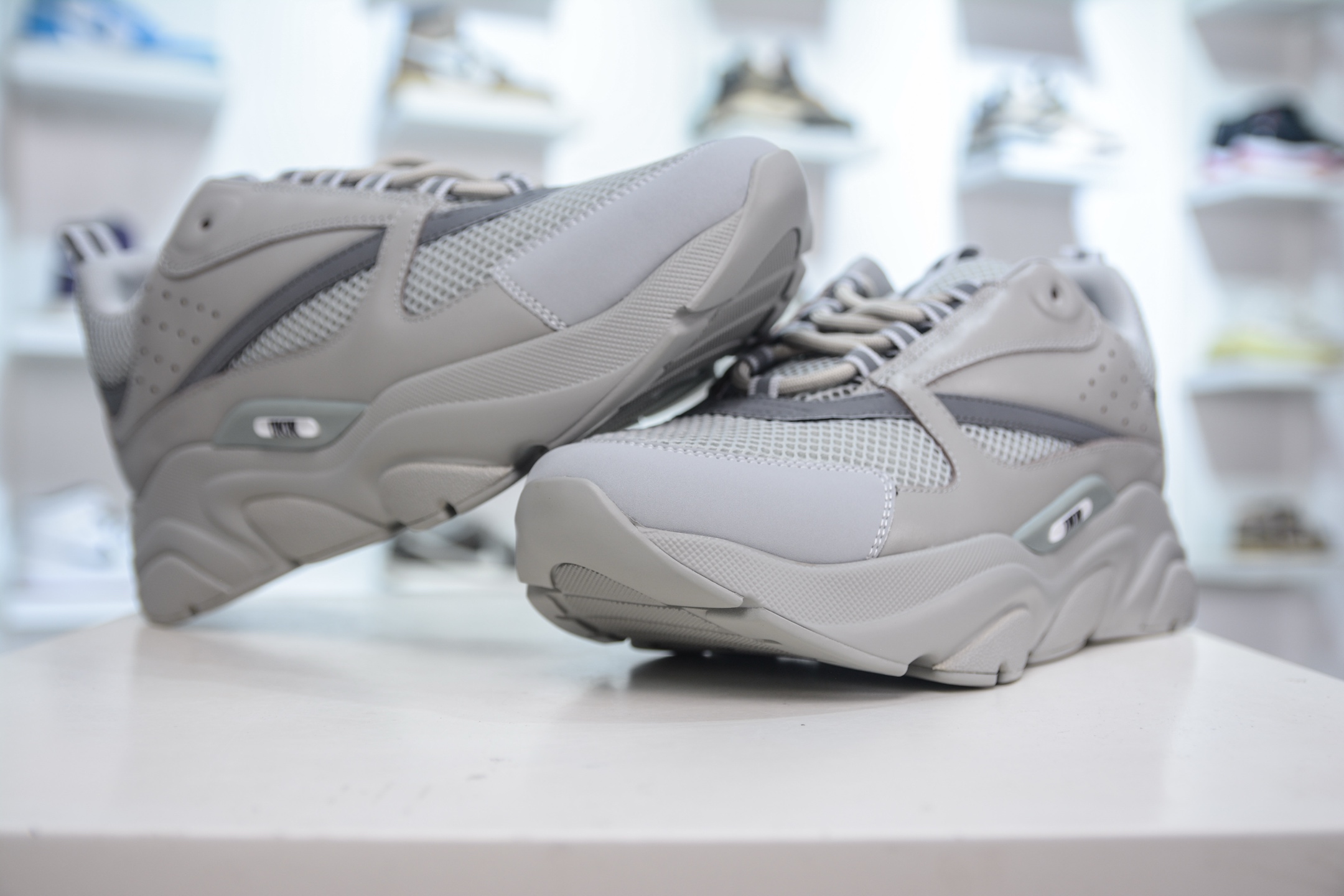 Dior 迪奥B22 男款慢跑时装运动鞋 侧面带有浮雕“CD”标志装饰-莆田鞋,莆田鞋货源,高仿鞋,高仿鞋货源,安福档口,莆田高仿鞋,莆田鞋批发,高仿鞋批发,莆田高仿运动鞋,高仿运动鞋,莆田运动鞋 Dior 迪奥B22 男款慢跑时装运动鞋 侧面带有浮雕“CD”标志装饰