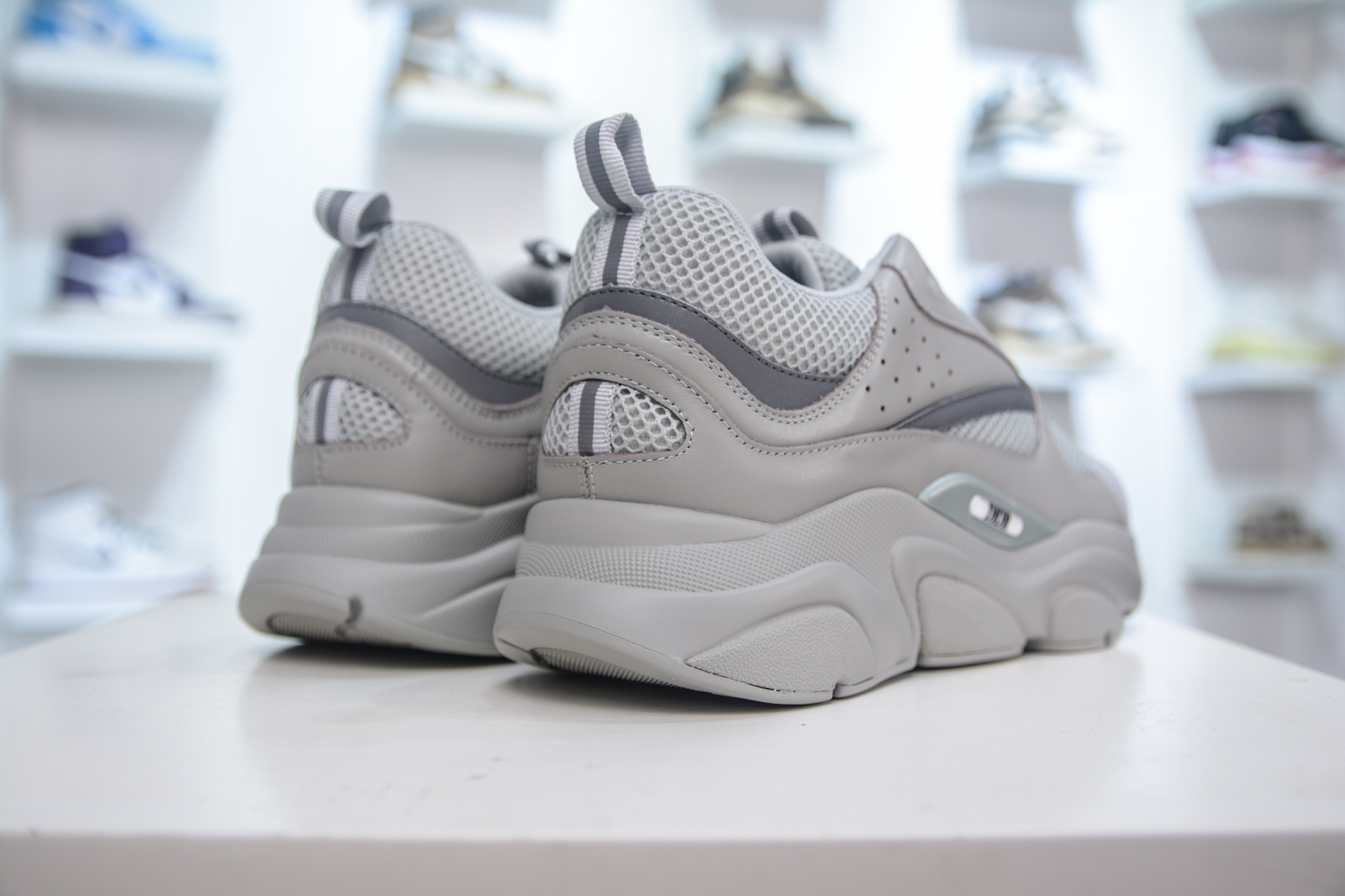 Dior 迪奥B22 男款慢跑时装运动鞋 侧面带有浮雕“CD”标志装饰-莆田鞋,莆田鞋货源,高仿鞋,高仿鞋货源,安福档口,莆田高仿鞋,莆田鞋批发,高仿鞋批发,莆田高仿运动鞋,高仿运动鞋,莆田运动鞋 Dior 迪奥B22 男款慢跑时装运动鞋 侧面带有浮雕“CD”标志装饰