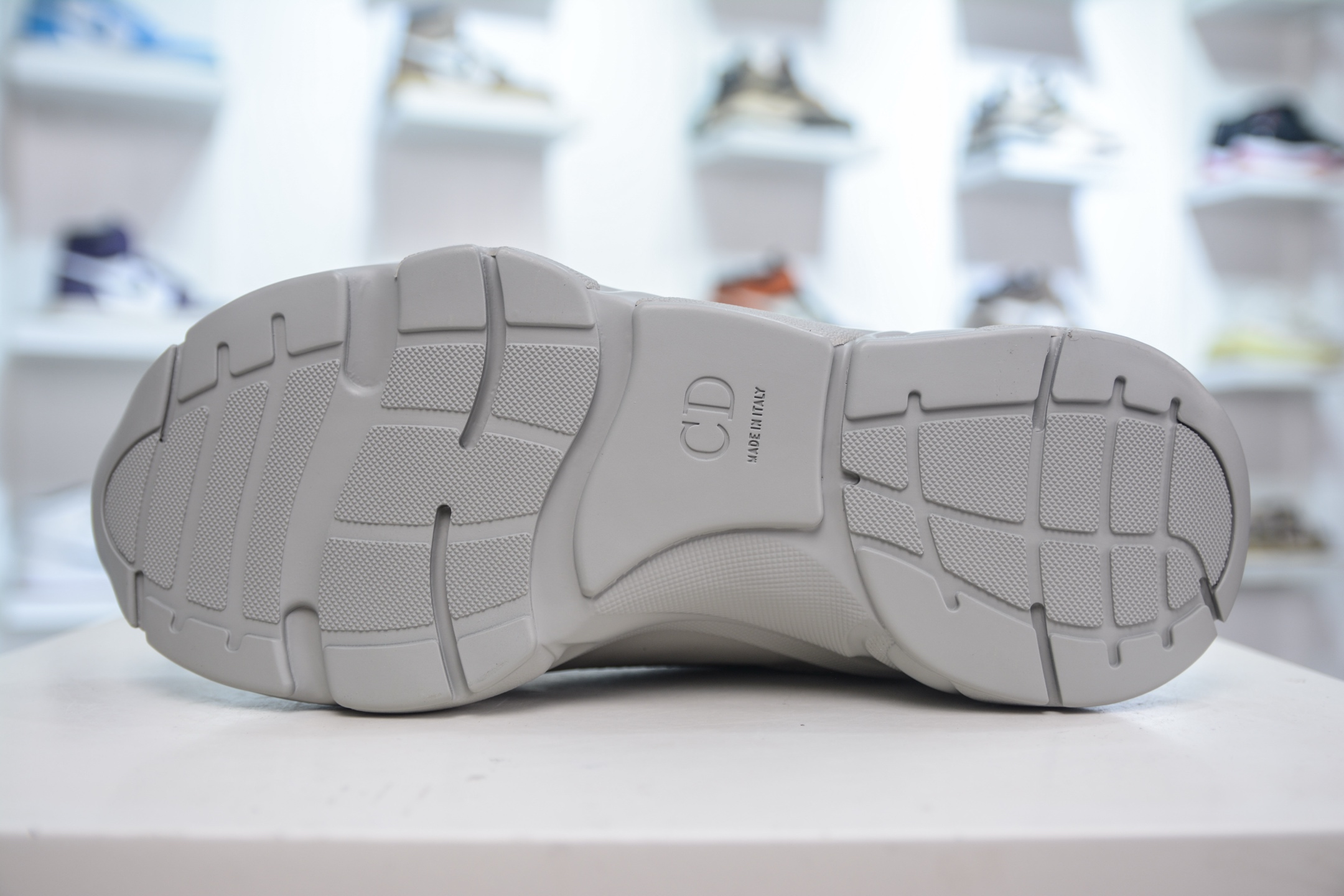 Dior 迪奥B22 男款慢跑时装运动鞋 侧面带有浮雕“CD”标志装饰-莆田鞋,莆田鞋货源,高仿鞋,高仿鞋货源,安福档口,莆田高仿鞋,莆田鞋批发,高仿鞋批发,莆田高仿运动鞋,高仿运动鞋,莆田运动鞋 Dior 迪奥B22 男款慢跑时装运动鞋 侧面带有浮雕“CD”标志装饰