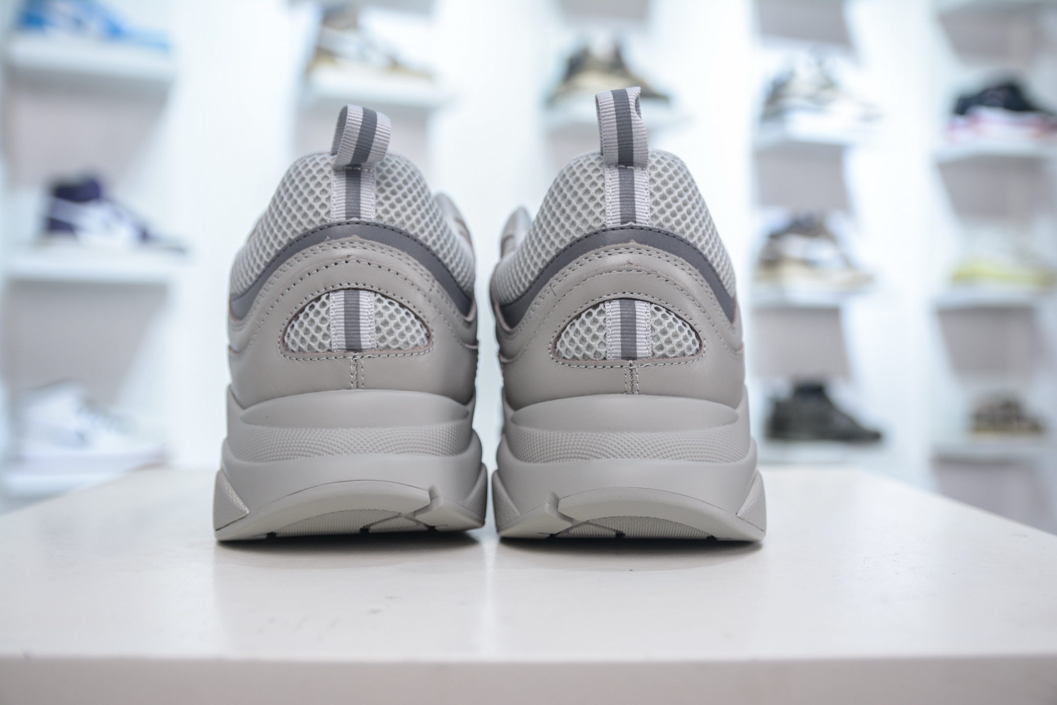 Dior 迪奥B22 男款慢跑时装运动鞋 侧面带有浮雕“CD”标志装饰-莆田鞋,莆田鞋货源,高仿鞋,高仿鞋货源,安福档口,莆田高仿鞋,莆田鞋批发,高仿鞋批发,莆田高仿运动鞋,高仿运动鞋,莆田运动鞋 Dior 迪奥B22 男款慢跑时装运动鞋 侧面带有浮雕“CD”标志装饰