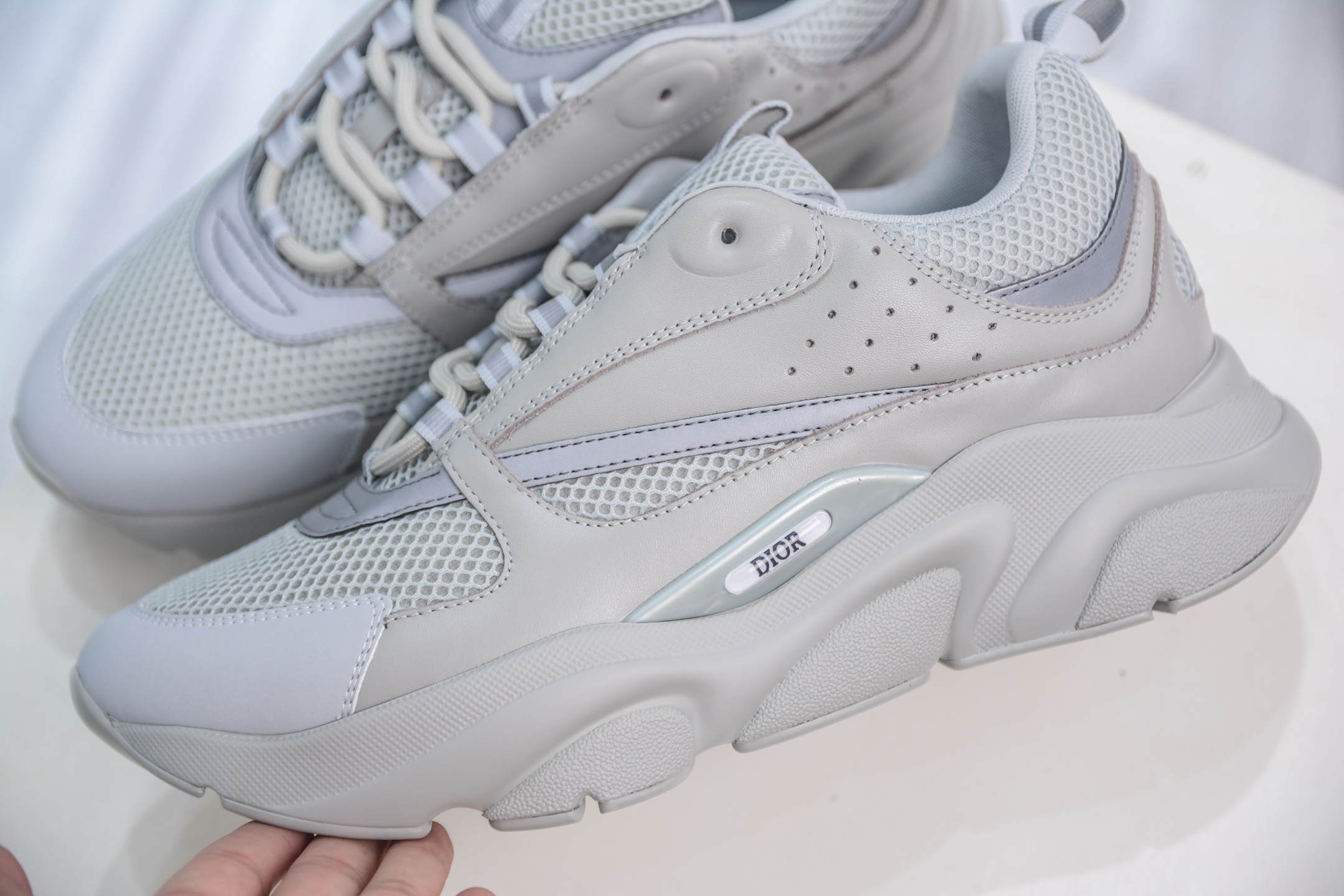 Dior 迪奥B22 男款慢跑时装运动鞋 侧面带有浮雕“CD”标志装饰-莆田鞋,莆田鞋货源,高仿鞋,高仿鞋货源,安福档口,莆田高仿鞋,莆田鞋批发,高仿鞋批发,莆田高仿运动鞋,高仿运动鞋,莆田运动鞋 Dior 迪奥B22 男款慢跑时装运动鞋 侧面带有浮雕“CD”标志装饰