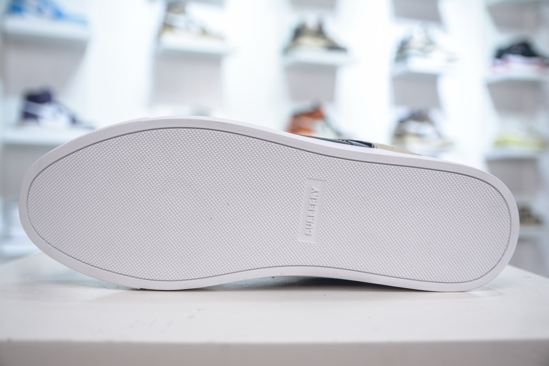 480 巴宝莉经典小白鞋-Chinese UA Cheap High Quatity Brand Clothes Bags handbags Sneakers wholesale wholesaler seller from China Factory suppliers Fashion Clothing Shoes best Quality Beautiful Price 480 巴宝莉经典小白鞋