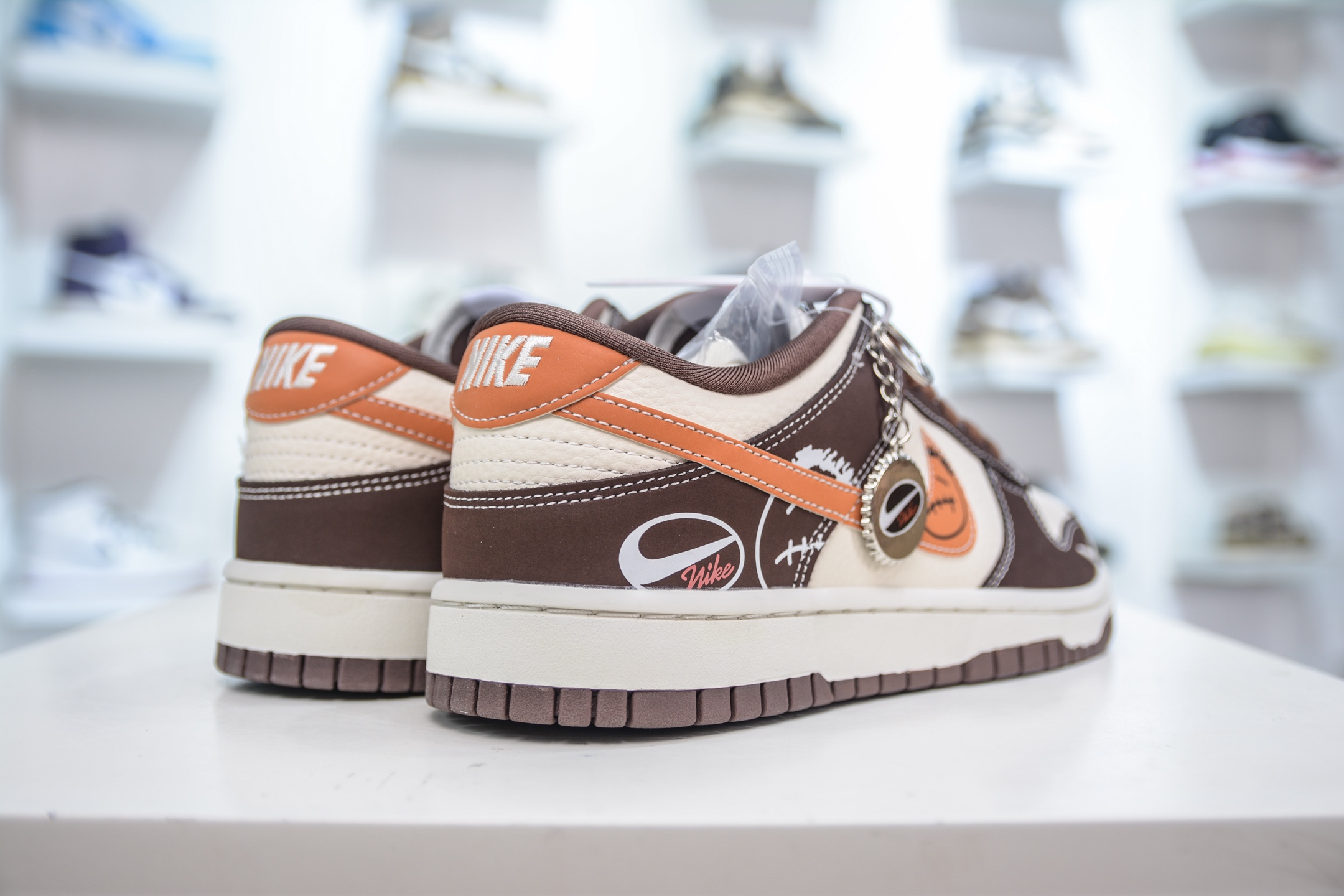 Nike SB Dunk Low x Nike 'Ghost Face' White Brown Collaboration Sneakers 6 i1750089810613 9711 0 5