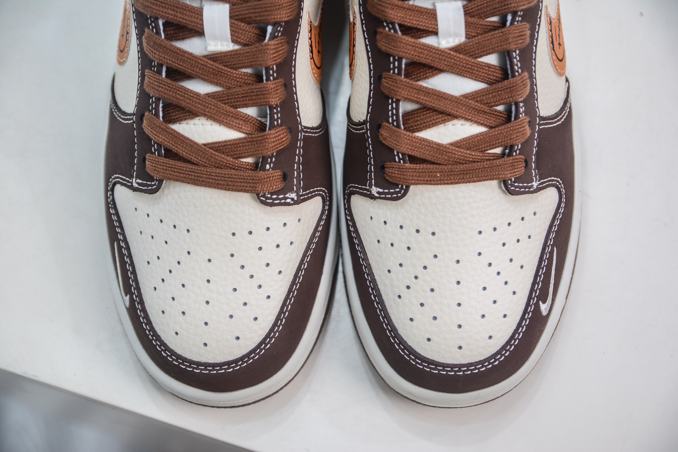 Nike SB Dunk Low x Nike 'Ghost Face' White Brown Collaboration Sneakers 9 i1750089810731 2565 0 8