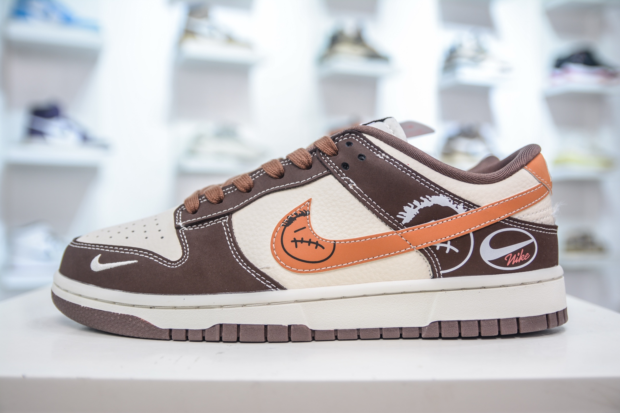 Nike SB Dunk Low x Nike 'Ghost Face' White Brown Collaboration Sneakers 1 i1750089811846 5706 0 0