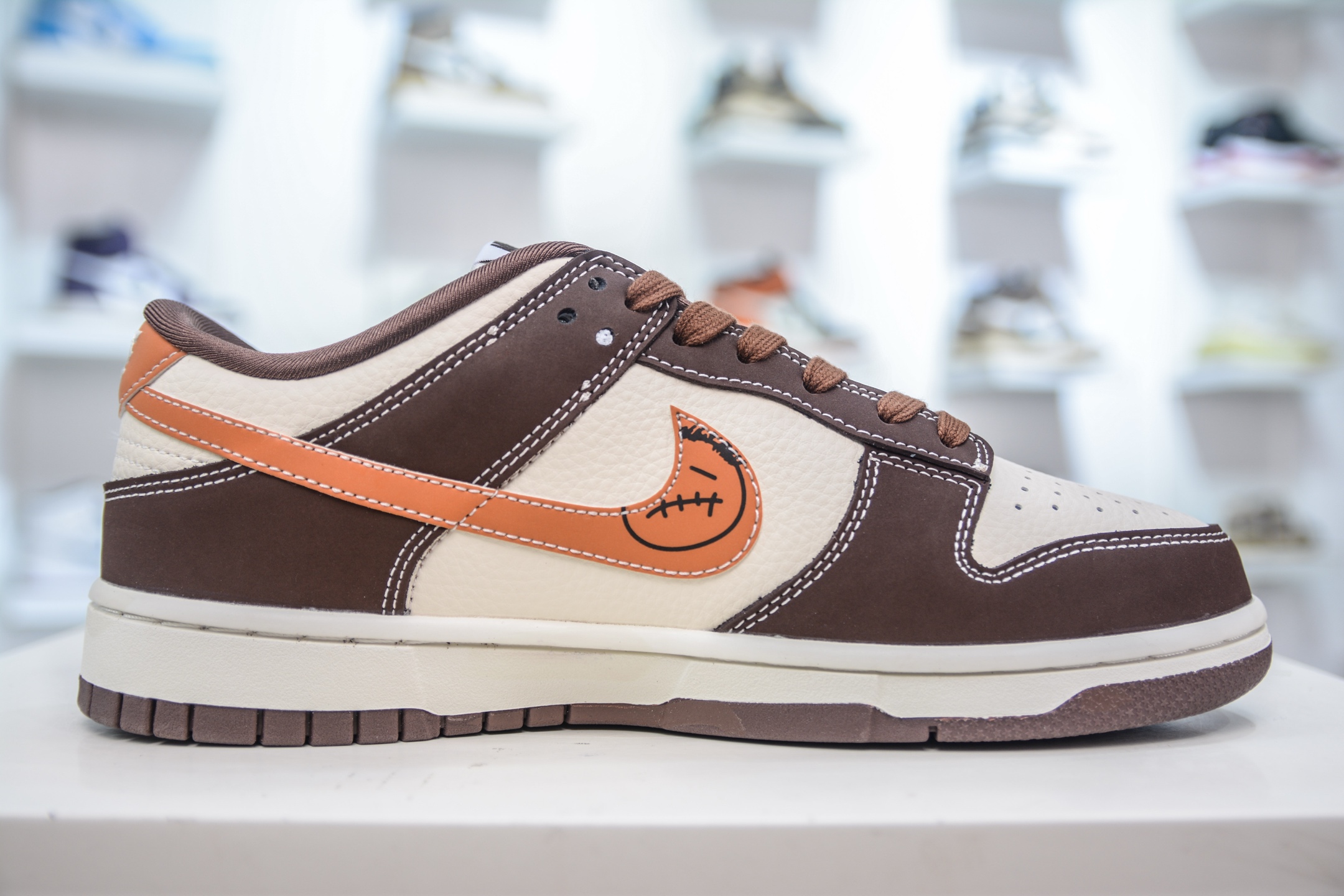 Nike SB Dunk Low x Nike 'Ghost Face' White Brown Collaboration Sneakers 3 i1750089811892 5791 0 2