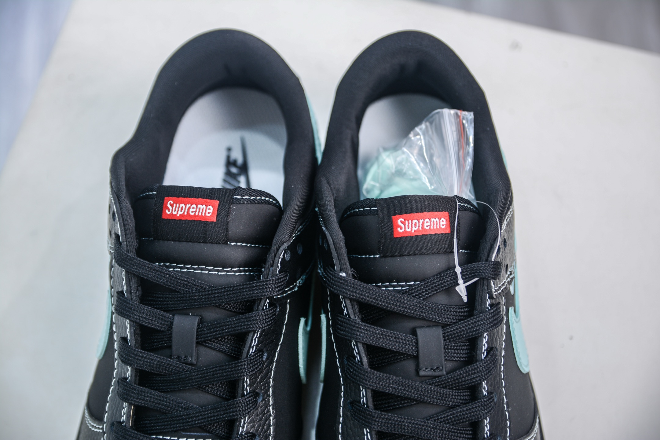 Nike SB Dunk Low x Supreme Black Tiffany & Co. Edition - Size SC9207 422 8 i1750089871760 2695 0 7