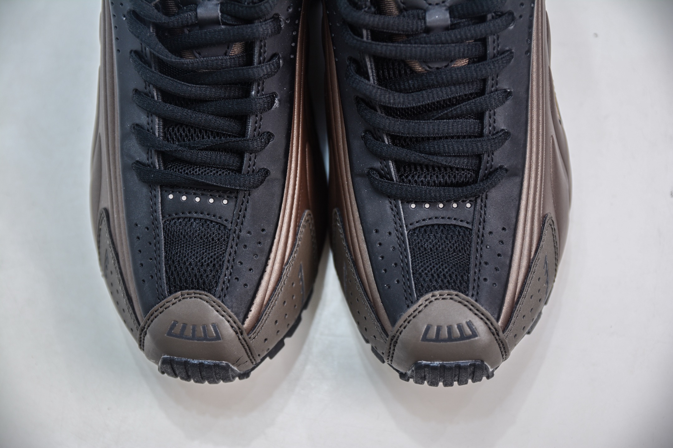 Nike Shox MR4: Classic Millennium Design with Shox Cushioning System 9 i1750090295681 8172 0 8