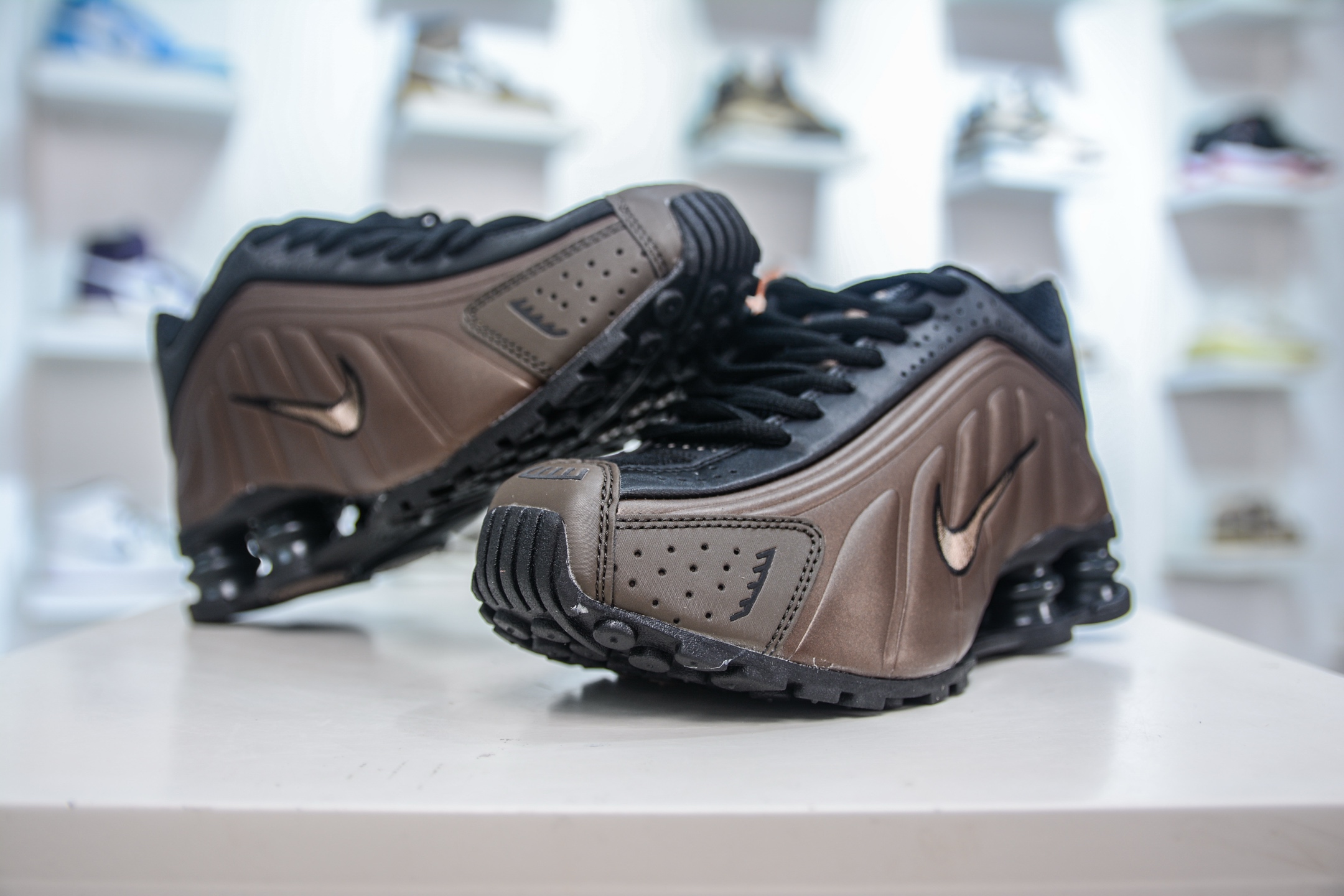 Nike Shox MR4: Classic Millennium Design with Shox Cushioning System 4 i1750090295746 6149 0 3
