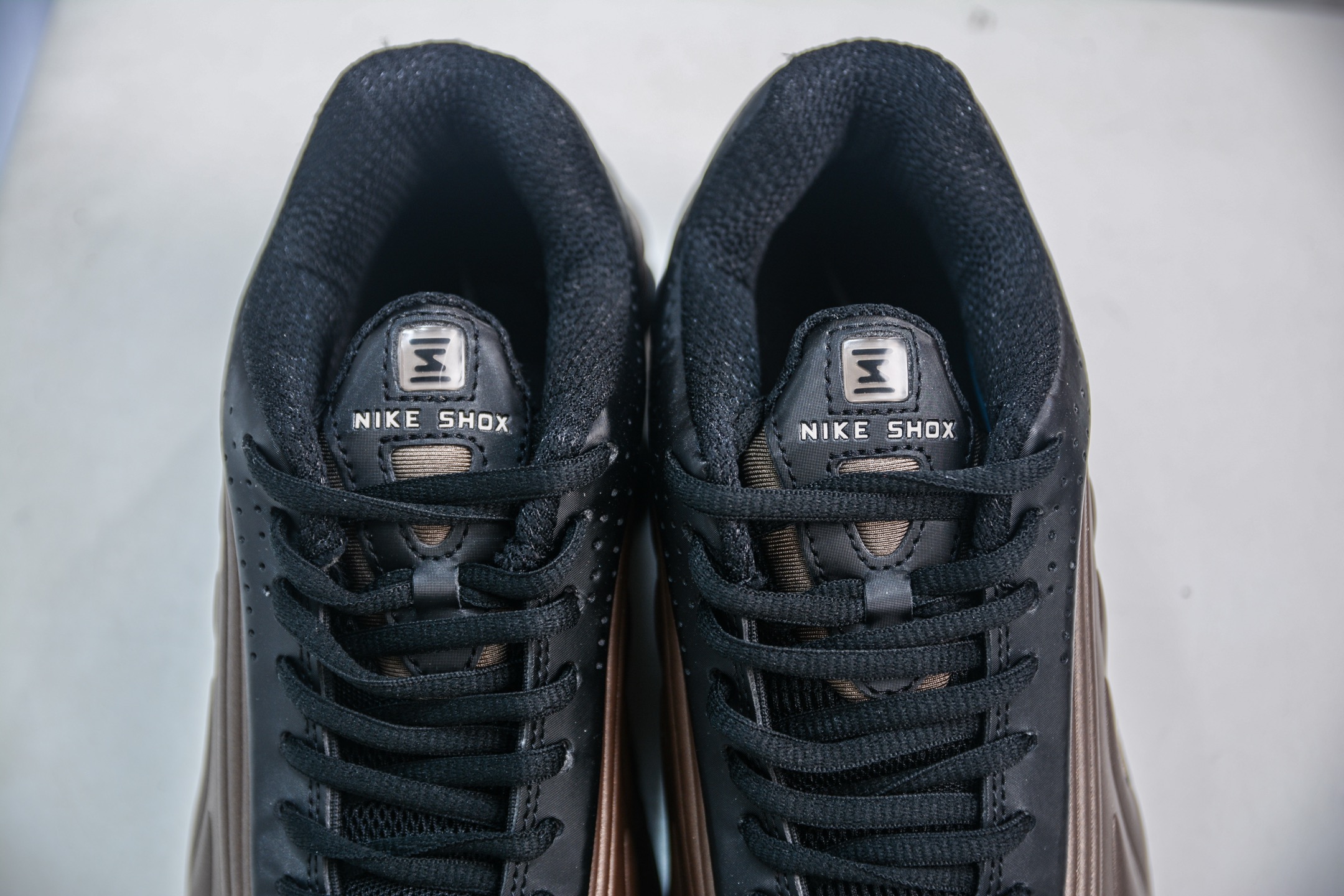 Nike Shox MR4: Classic Millennium Design with Shox Cushioning System 8 i1750090295751 3235 0 7