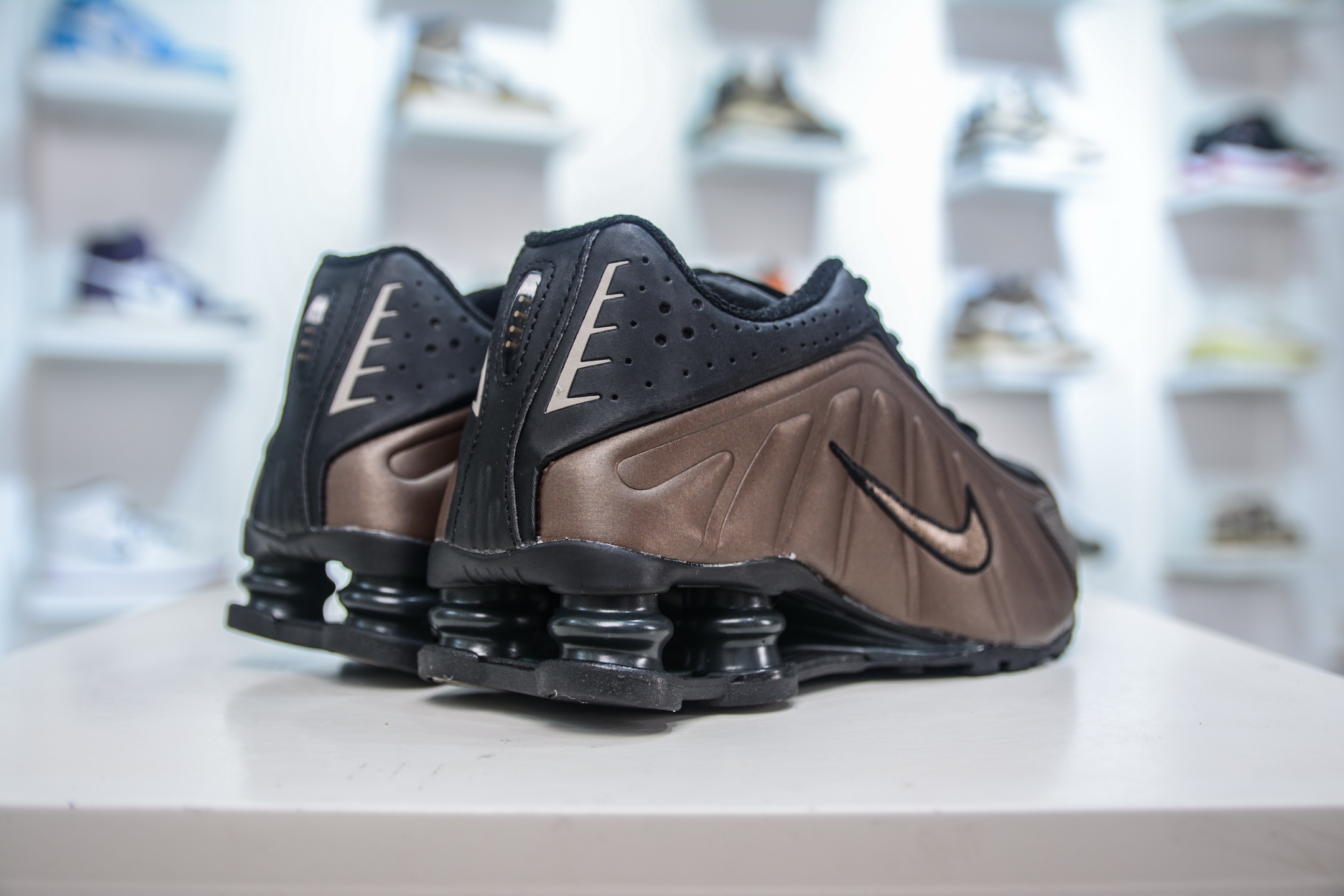Nike Shox MR4: Classic Millennium Design with Shox Cushioning System 6 i1750090295763 1164 0 5