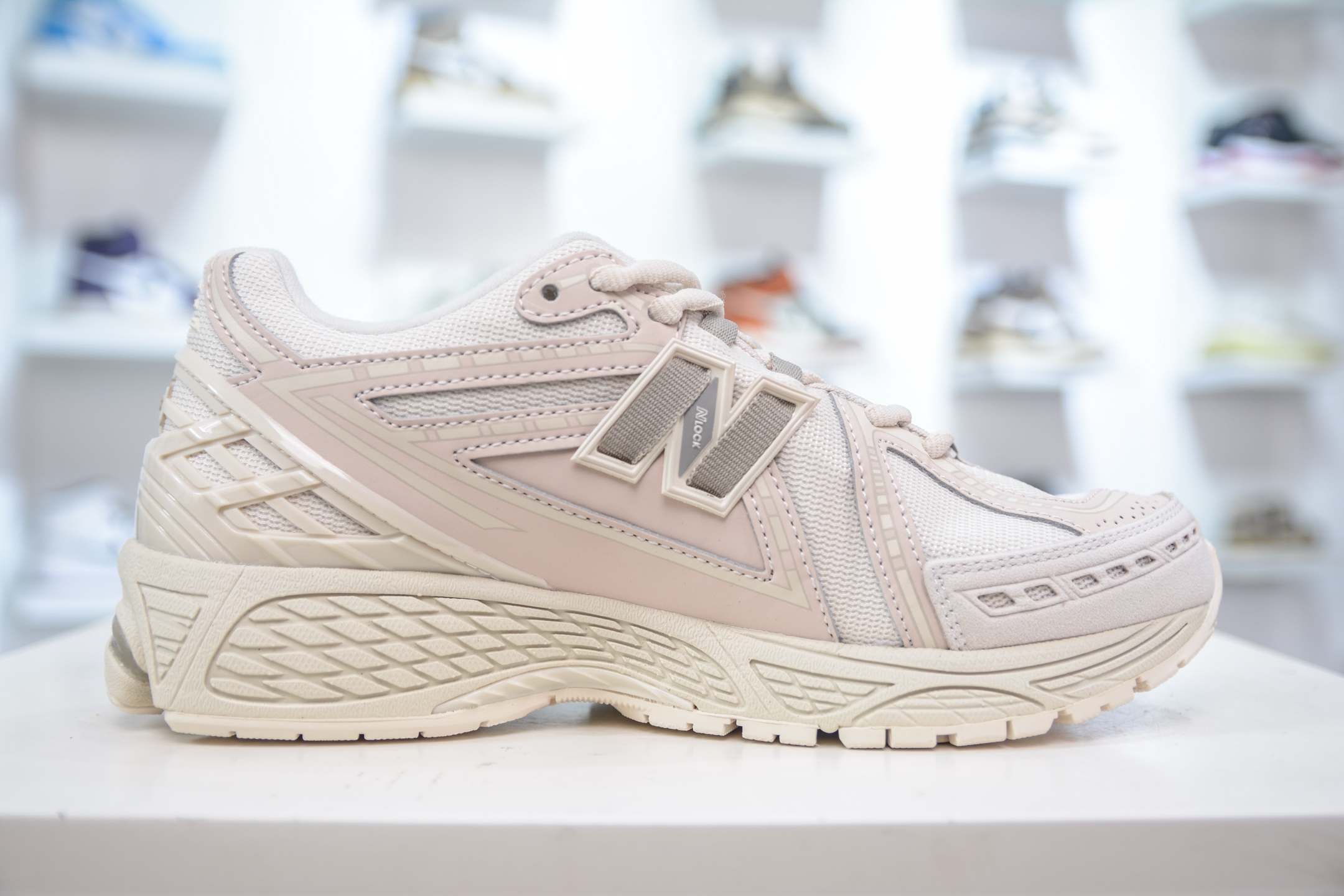 New Balance M1906R Retro Running Shoes - Unisex, Comfortable, and Durable 3 i1750091186677 7041 0 2