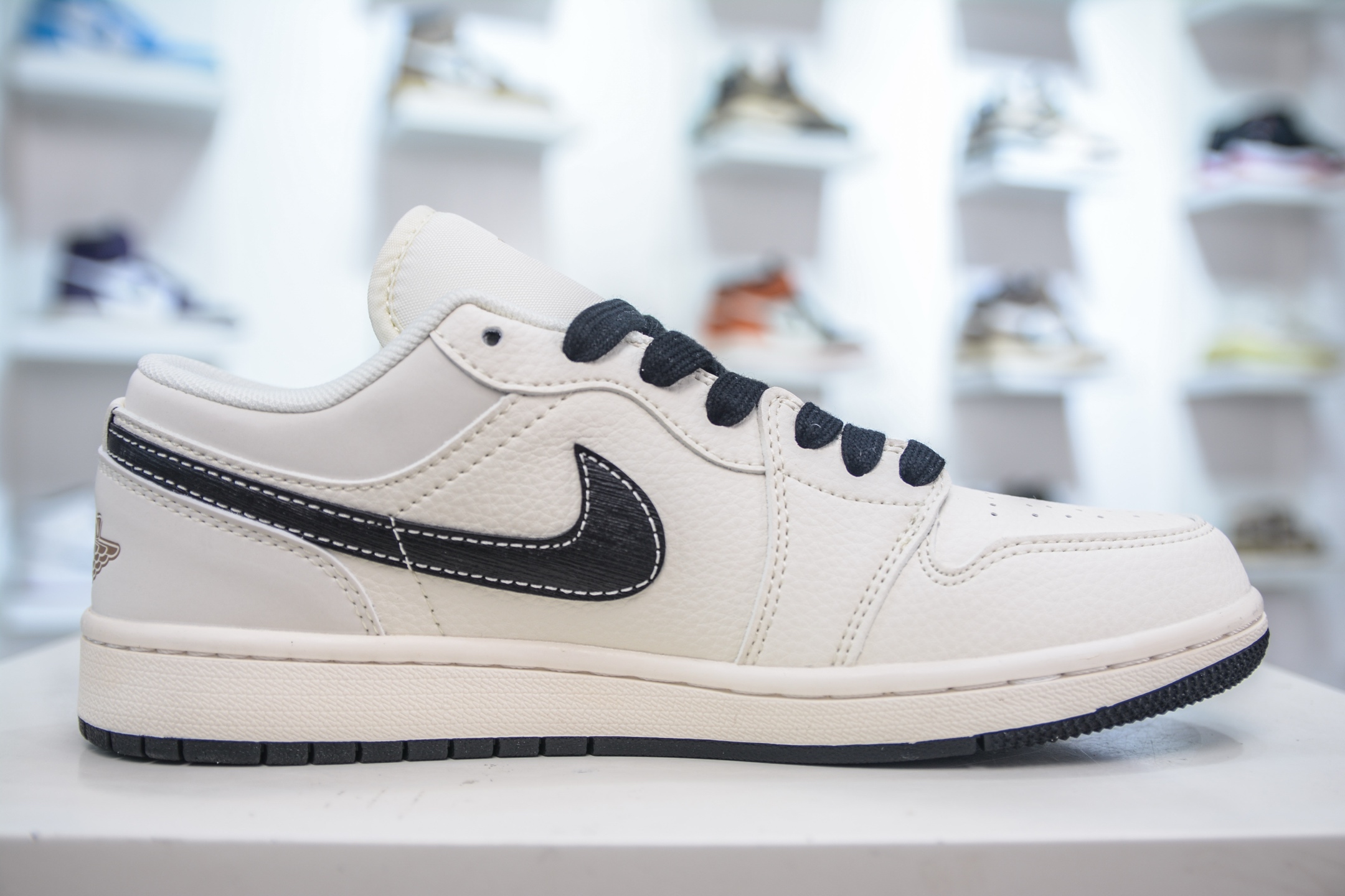 Air Jordan 1 Retro Low x Stussy Collab - Cream/Black. Premium Leather Comfort 3 i1750173071878 228 0 2