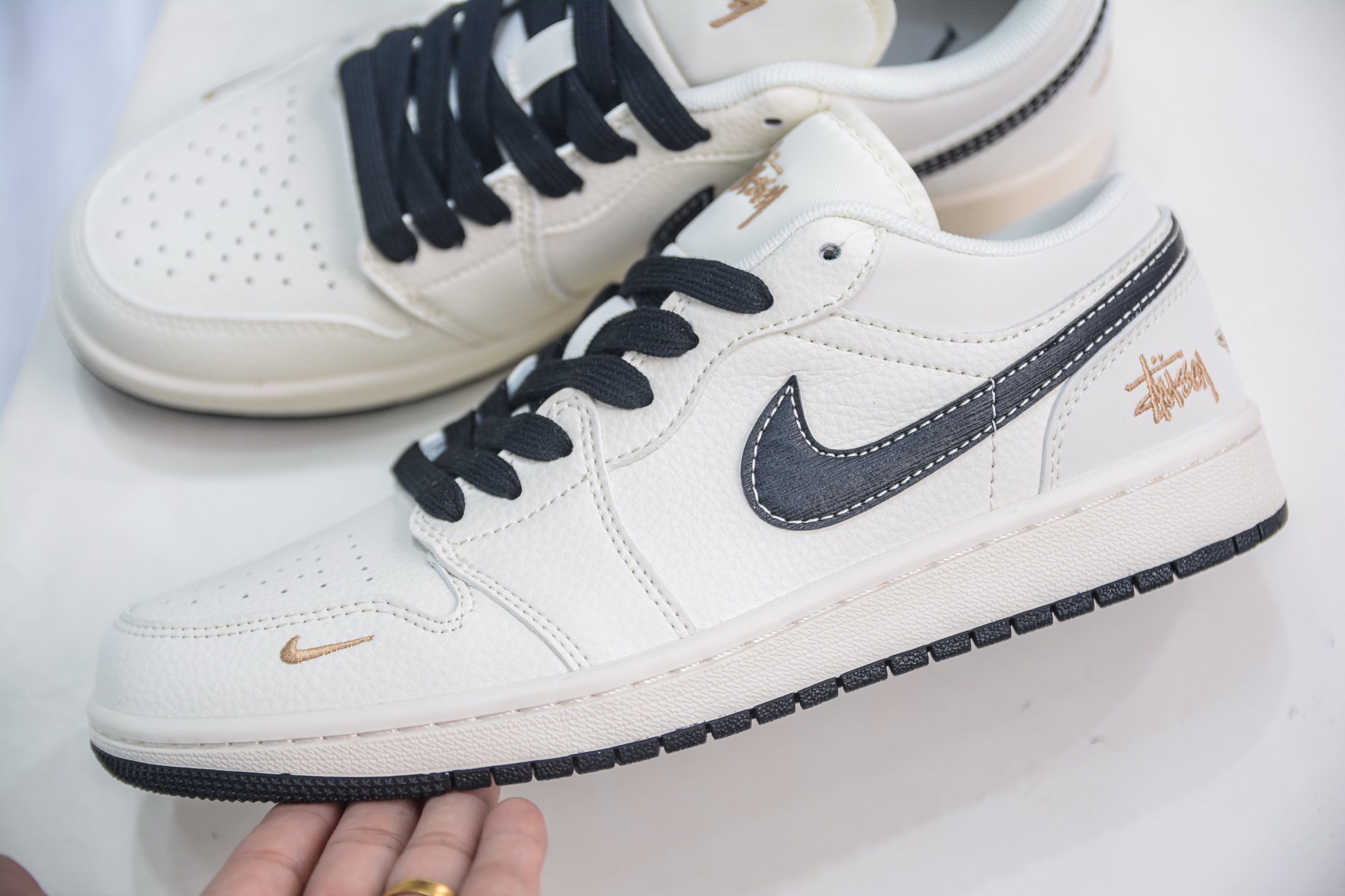 Air Jordan 1 Retro Low x Stussy Collab - Cream/Black. Premium Leather Comfort 7 i1750173071910 7481 0 6