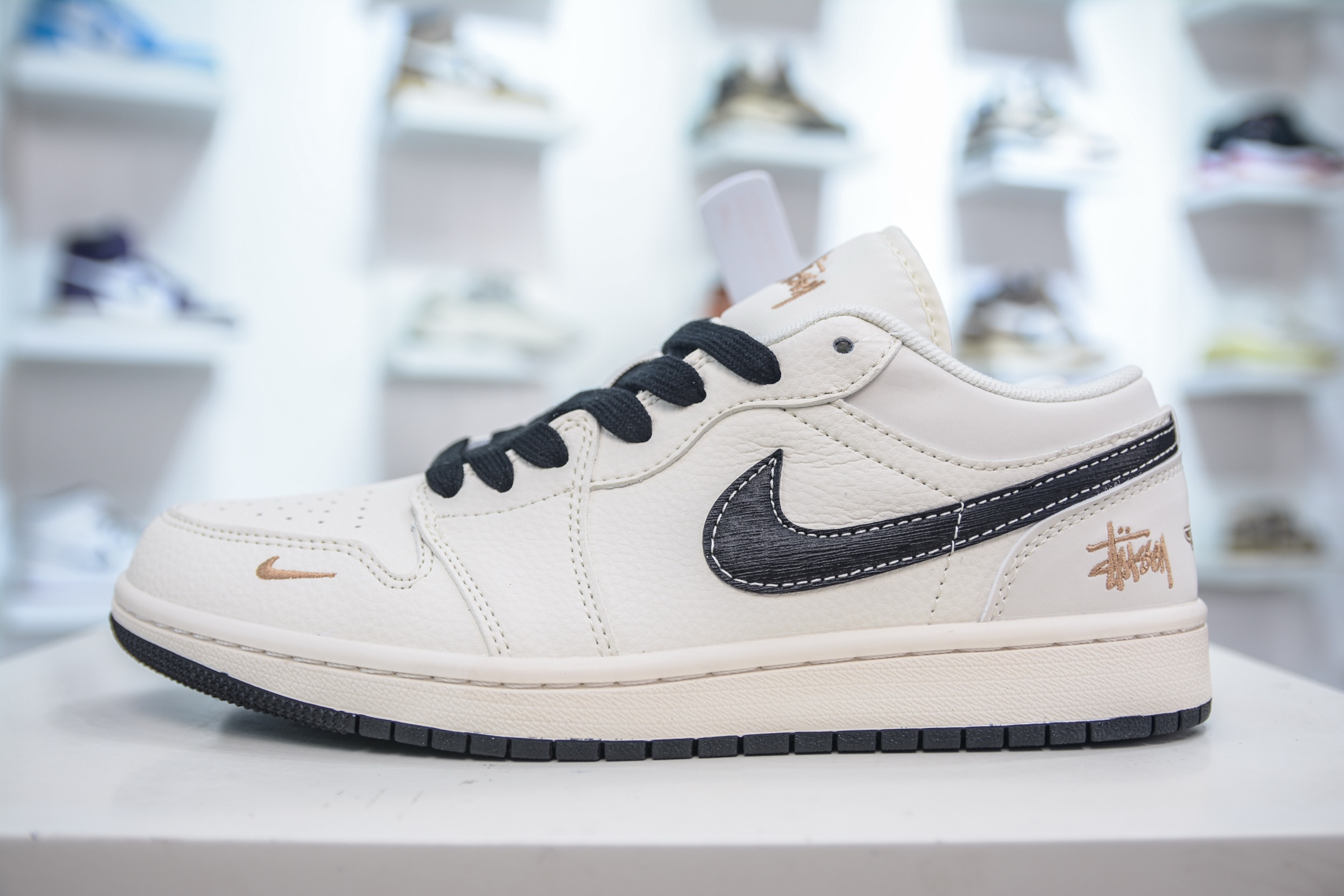 Air Jordan 1 Retro Low x Stussy Collab - Cream/Black. Premium Leather Comfort 1 i1750173071932 5008 0 0
