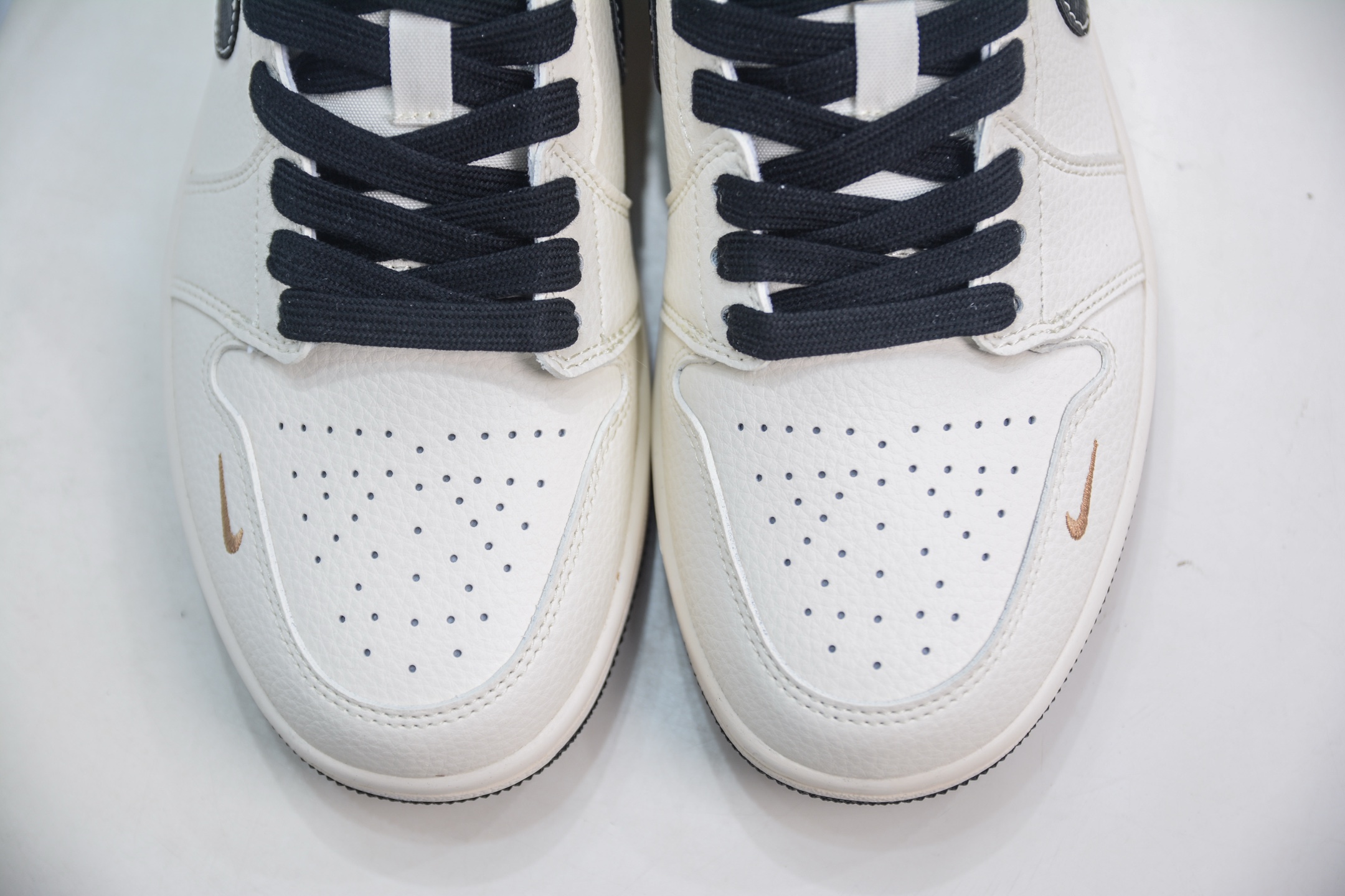 Air Jordan 1 Retro Low x Stussy Collab - Cream/Black. Premium Leather Comfort 9 i1750173072897 9711 0 8