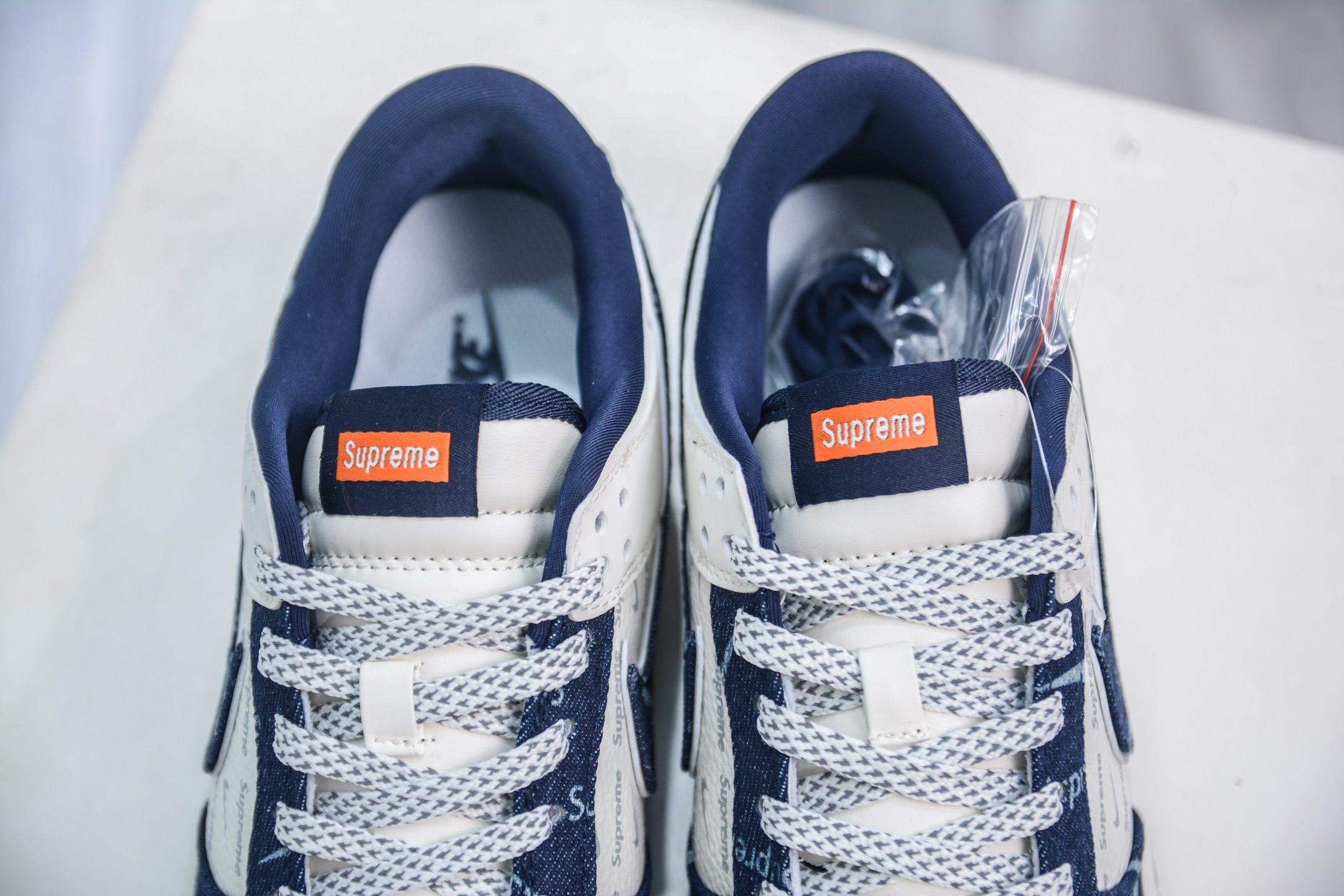 Nike SB Dunk Low x Supreme Collab White Blue Denim Sneakers (Unisex) 9 i1750173231955 3056 0 7