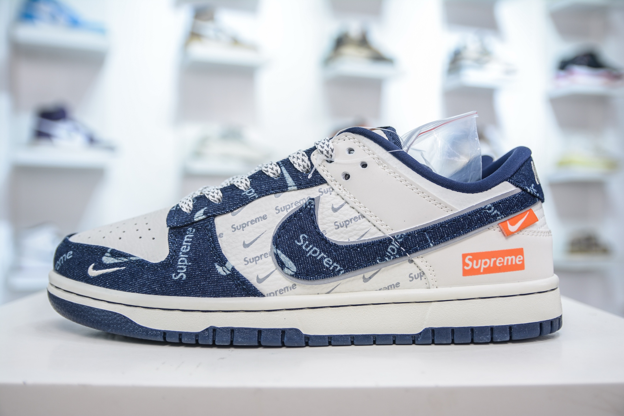 Nike SB Dunk Low x Supreme Collab White Blue Denim Sneakers (Unisex) 2 i1750173233492 4618 0 0