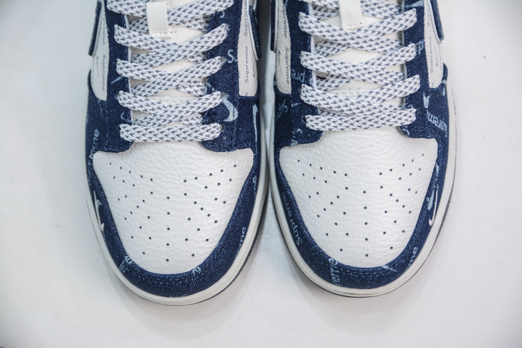 Nike SB Dunk Low x Supreme Collab White Blue Denim Sneakers (Unisex) 10 i1750173233560 7866 0 8