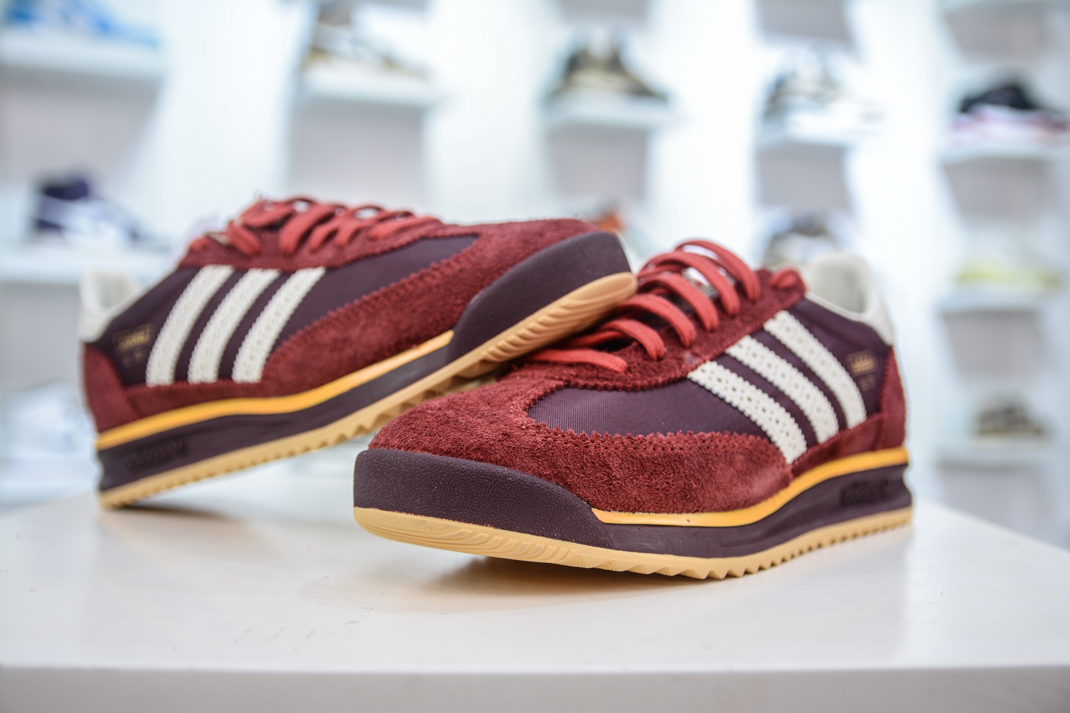Adidas Originals SL 72 OG: Retro-Inspired Low-Top Sneakers for Everyday Comfort 4 i1750173429190 3324 0 3