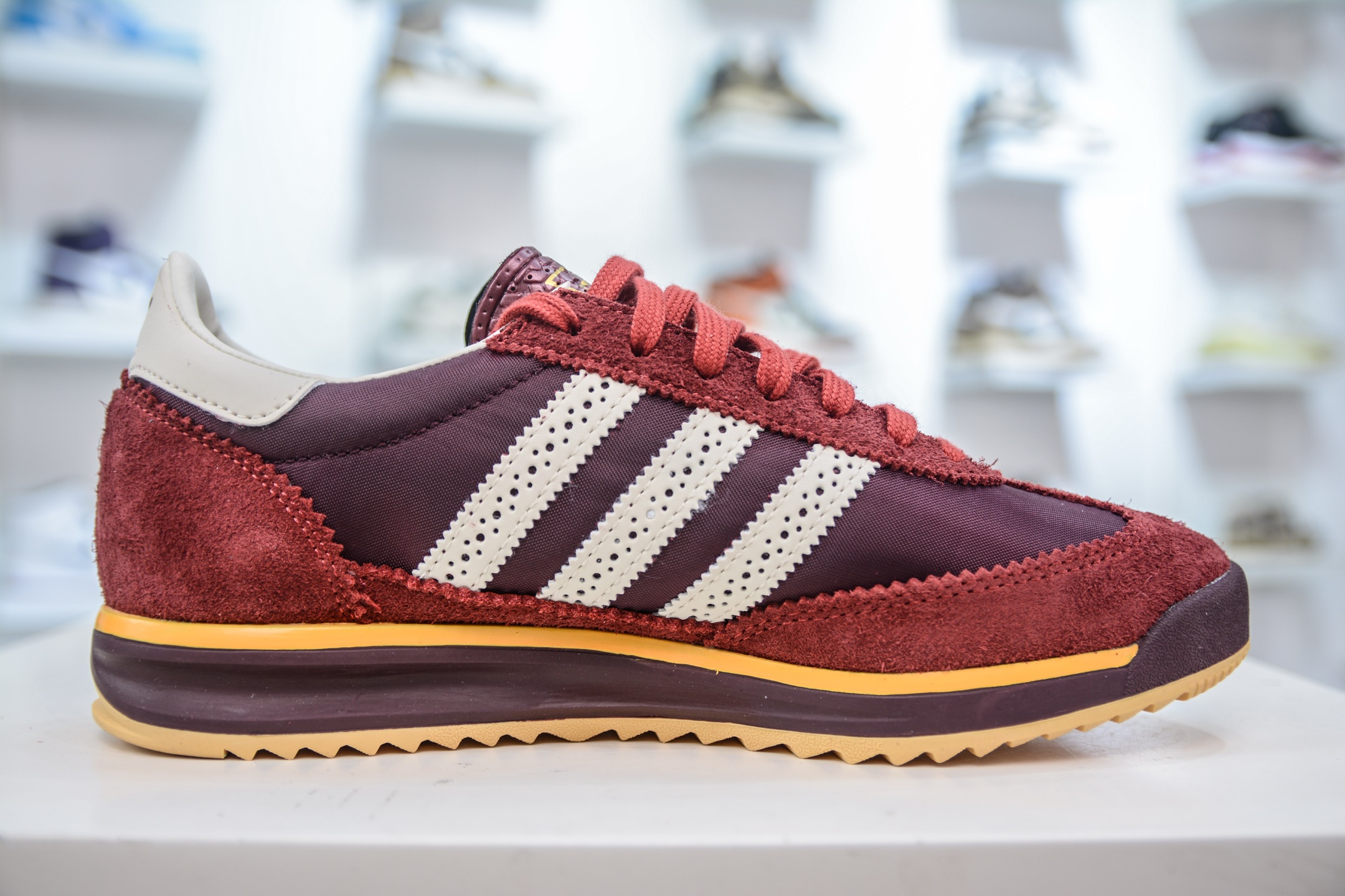 Adidas Originals SL 72 OG: Retro-Inspired Low-Top Sneakers for Everyday Comfort 3 i1750173429233 1611 0 2