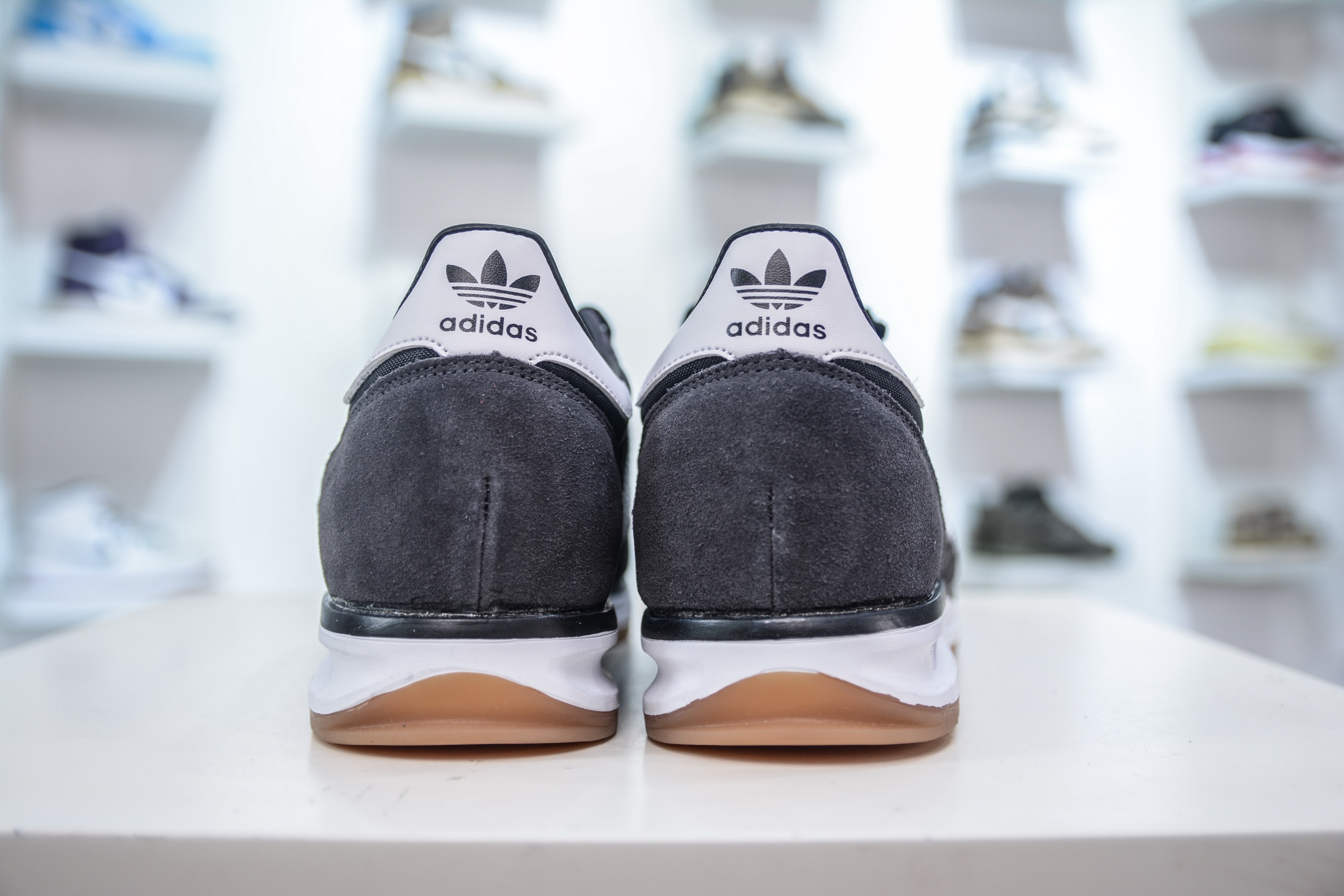 Adidas Originals SL 72 OG: Classic Low-Profile Sneakers for Everyday Comfort 2 i1750173515810 4816 0 1