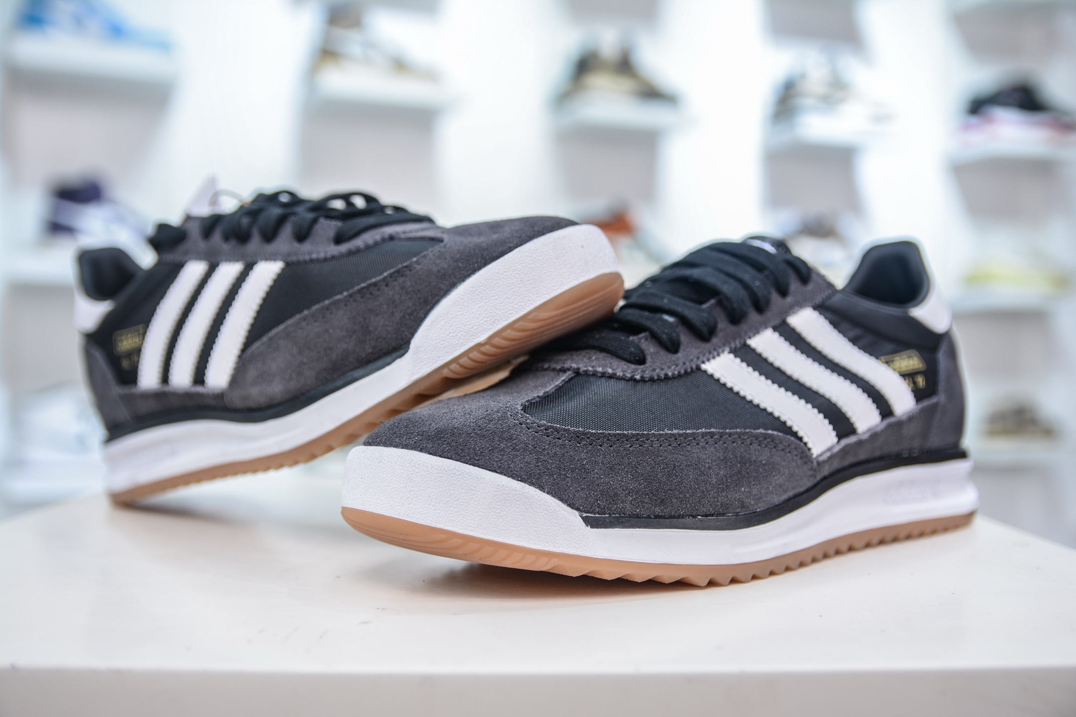 Adidas Originals SL 72 OG: Classic Low-Profile Sneakers for Everyday Comfort 4 i1750173515819 5322 0 3