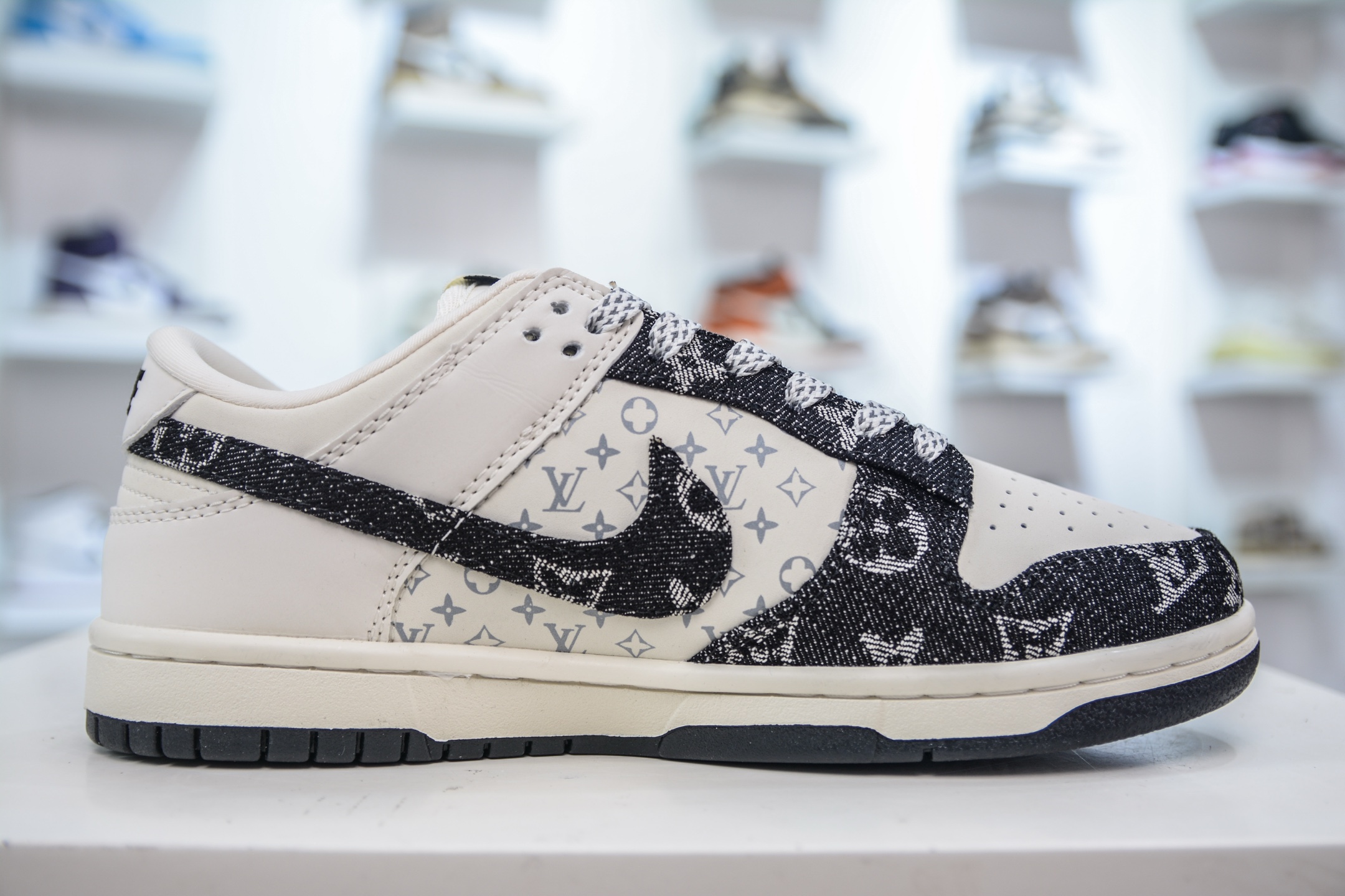 Nike SB Dunk Low x Louis Vuitton White Black Denim Collaboration 4 i1750173592229 6731 0 2
