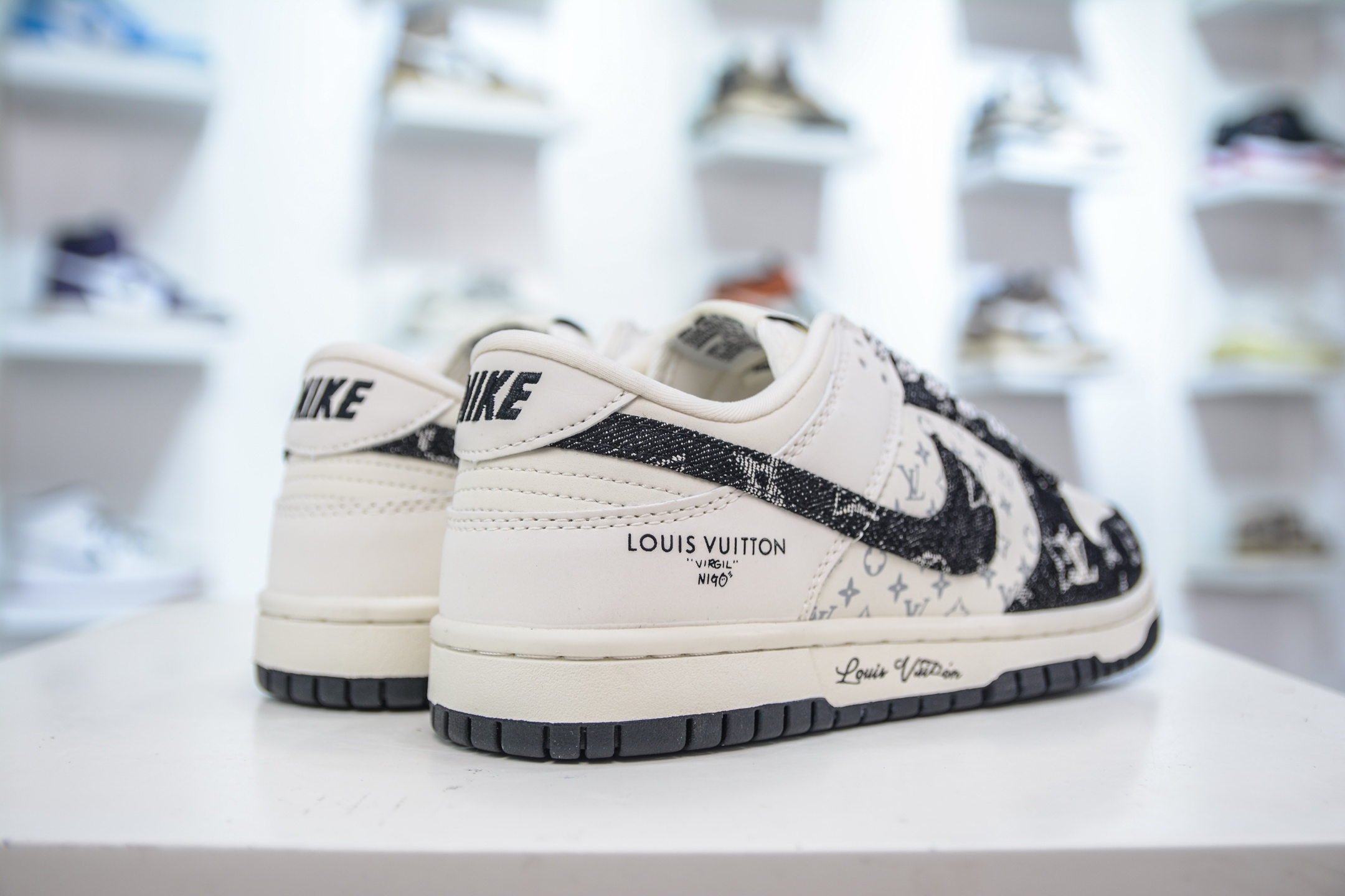 Nike SB Dunk Low x Louis Vuitton White Black Denim Collaboration 7 i1750173592339 599 0 5