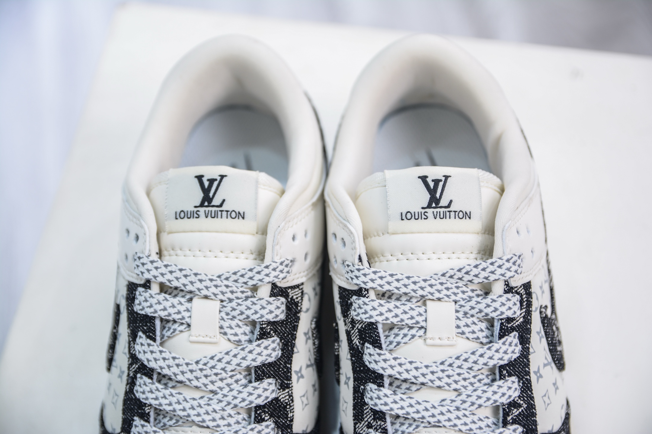 Nike SB Dunk Low x Louis Vuitton White Black Denim Collaboration 9 i1750173593386 7776 0 7