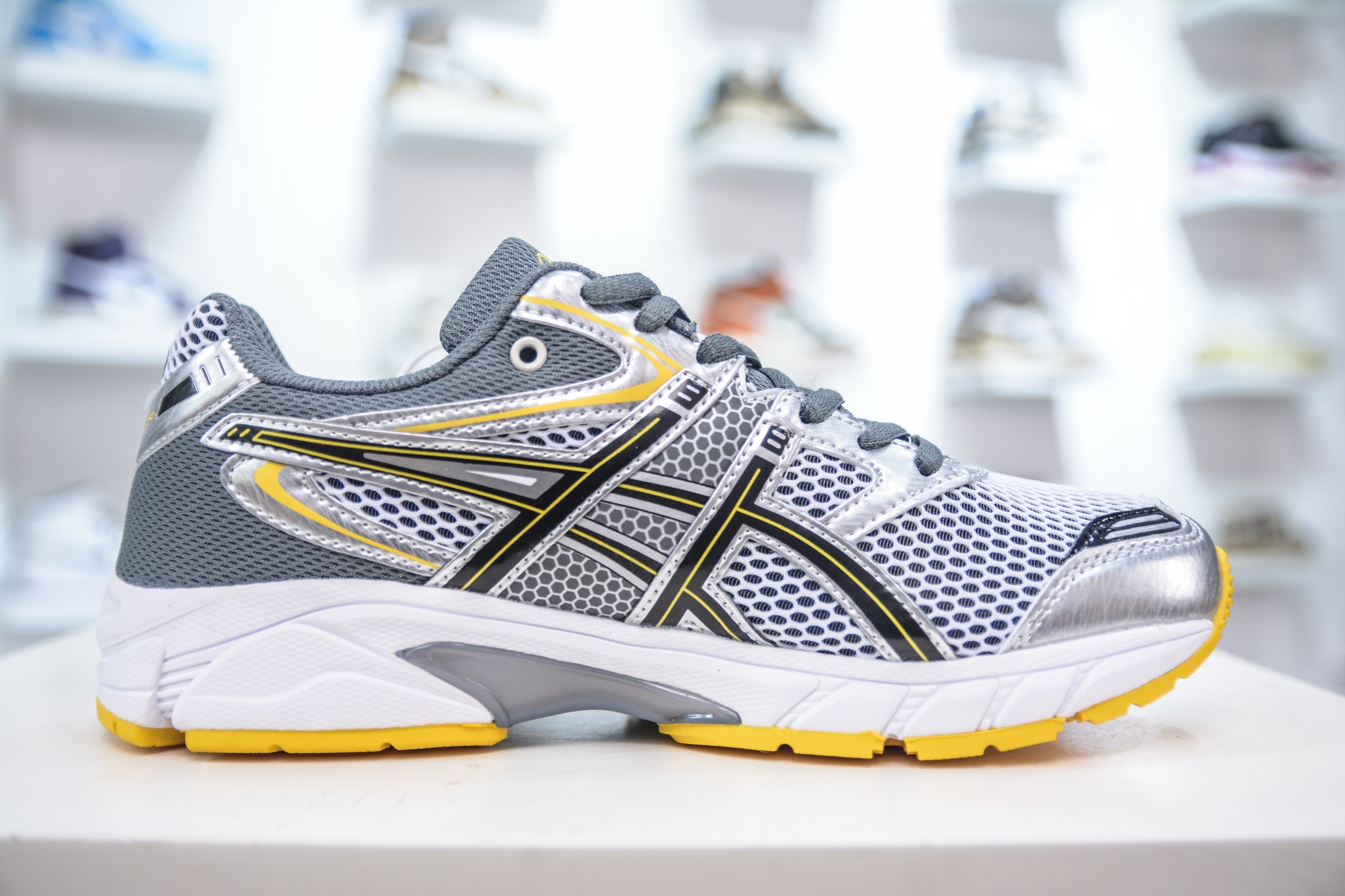 Asics Gel-Ds Trainer 14 Lightweight Running Shoes - Breathable & Comfortable 4 i1750173696047 6442 0 2