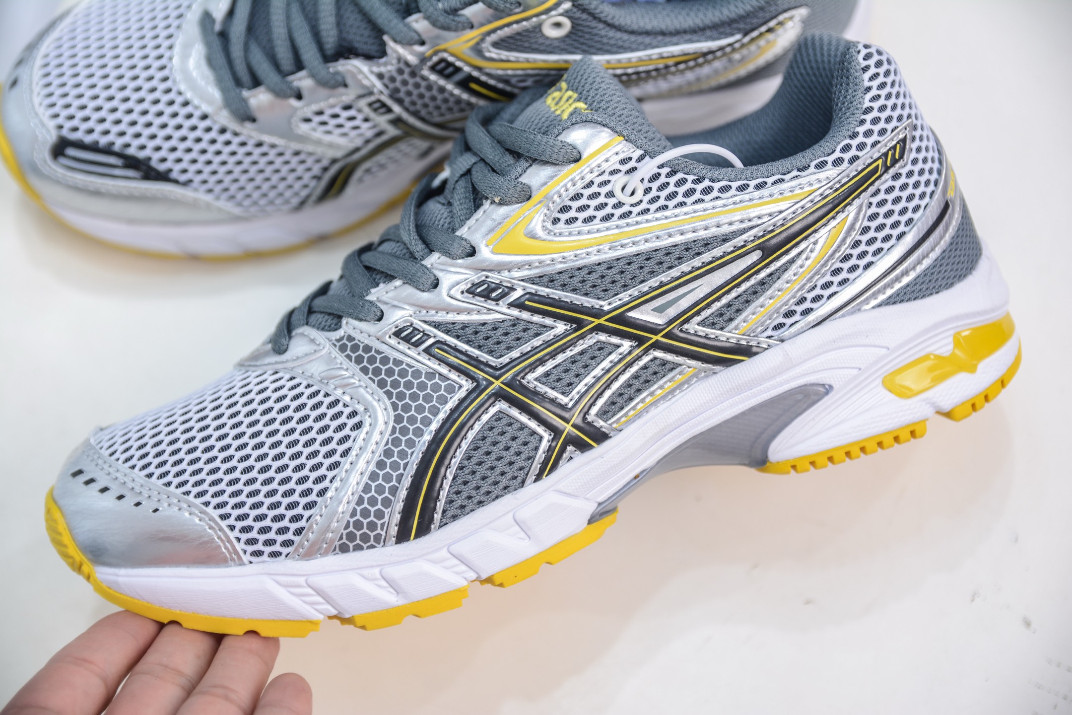 Asics Gel-Ds Trainer 14 Lightweight Running Shoes - Breathable & Comfortable 8 i1750173696082 990 0 6
