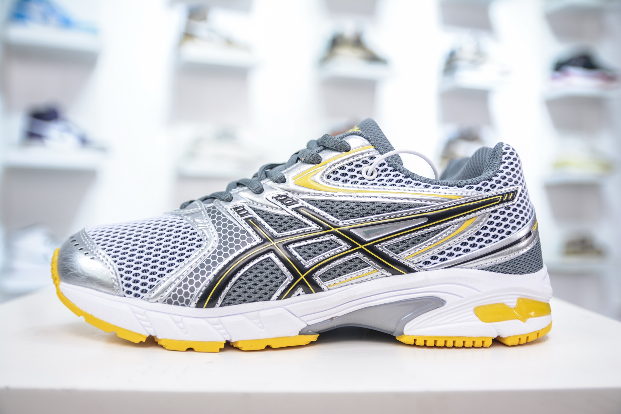 Asics Gel-Ds Trainer 14 Lightweight Running Shoes - Breathable & Comfortable 2 i1750173697205 3114 0 0