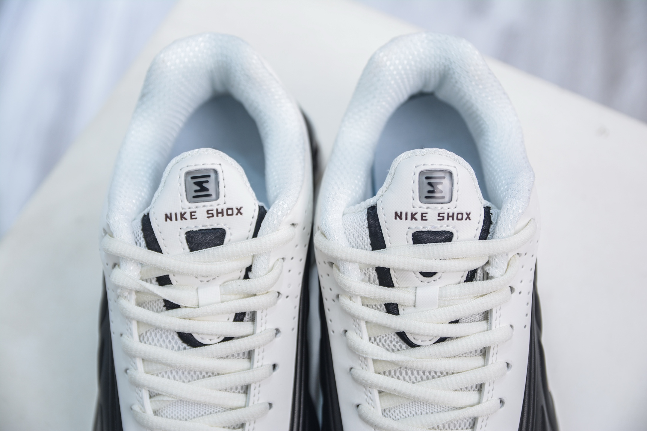 Nike Shox MR4: Iconic Millennium Style, Classic White and Black Colorway 9 i1750173811040 9991 0 7