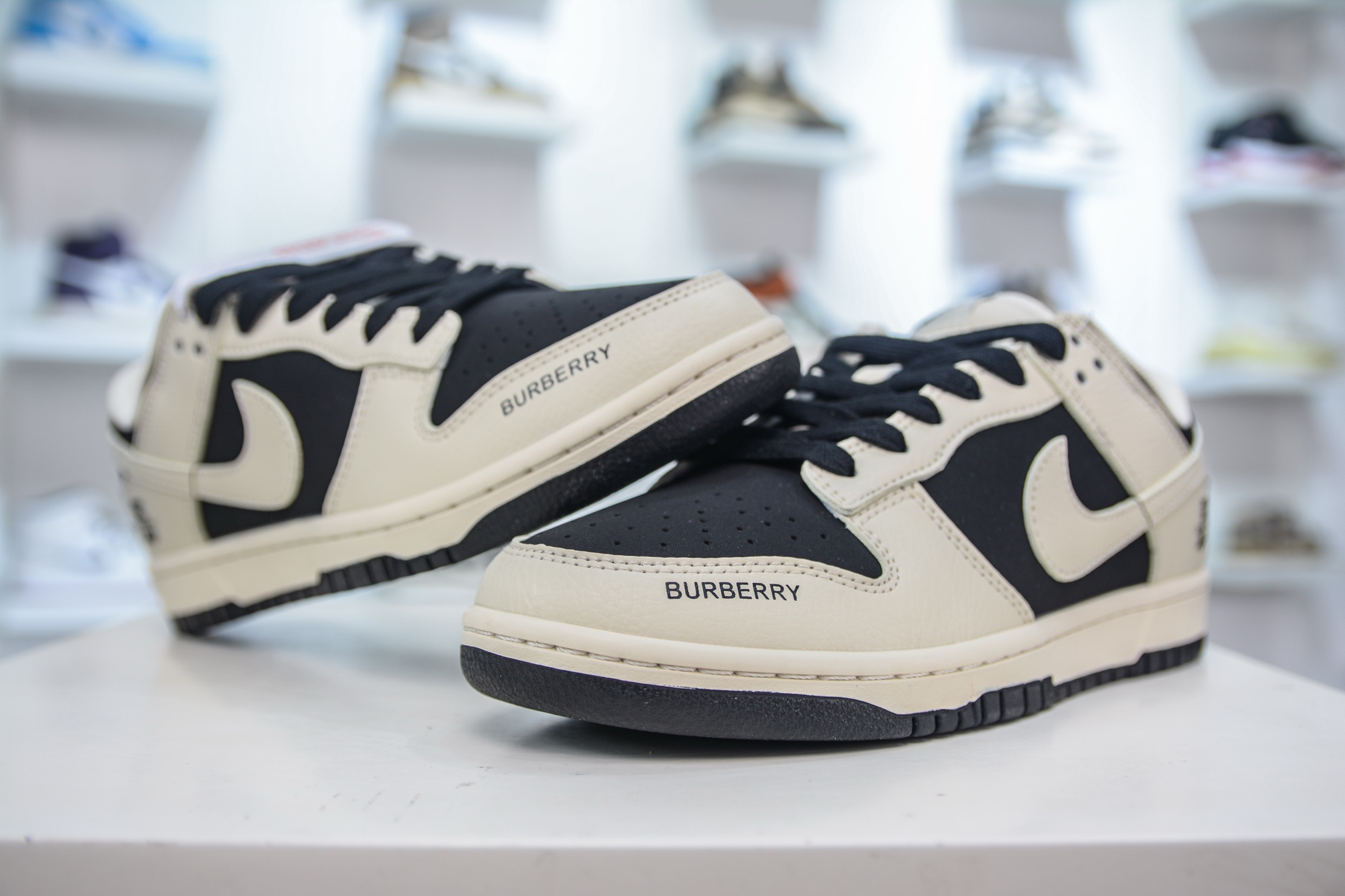 Nike SB Dunk Low x Burberry White Black, Original Top Layer Material 4 i1750173884326 8647 0 3