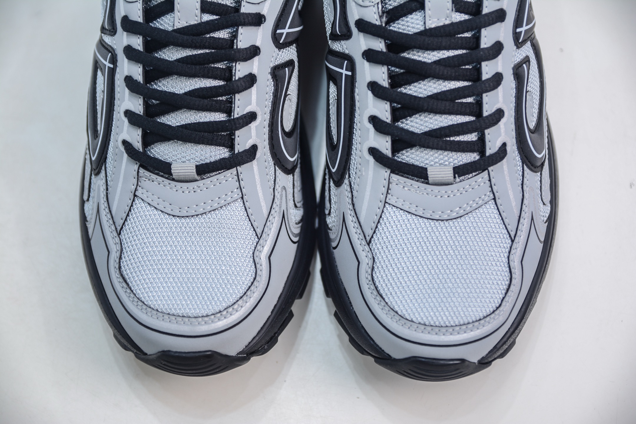 Dior B30 Sneakers: Gray Mesh and Technical Fabric with CD30 Reflective Signature 9 i1750174028443 8563 0 8