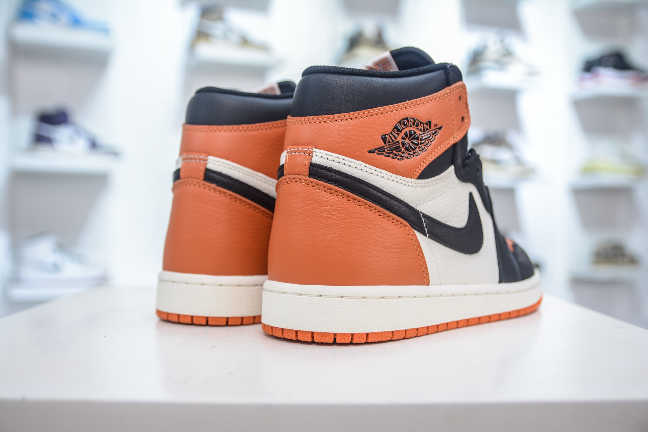 F版 Air Jordan AJ1 Retro High 高帮 复刻扣碎篮板 黑橙 DZ5485-008-莆田鞋,莆田鞋货源,高仿鞋,高仿鞋货源,安福档口,莆田高仿鞋,莆田鞋批发,高仿鞋批发,莆田高仿运动鞋,高仿运动鞋,莆田运动鞋 F版 Air Jordan AJ1 Retro High 高帮 复刻扣碎篮板 黑橙 DZ5485-008