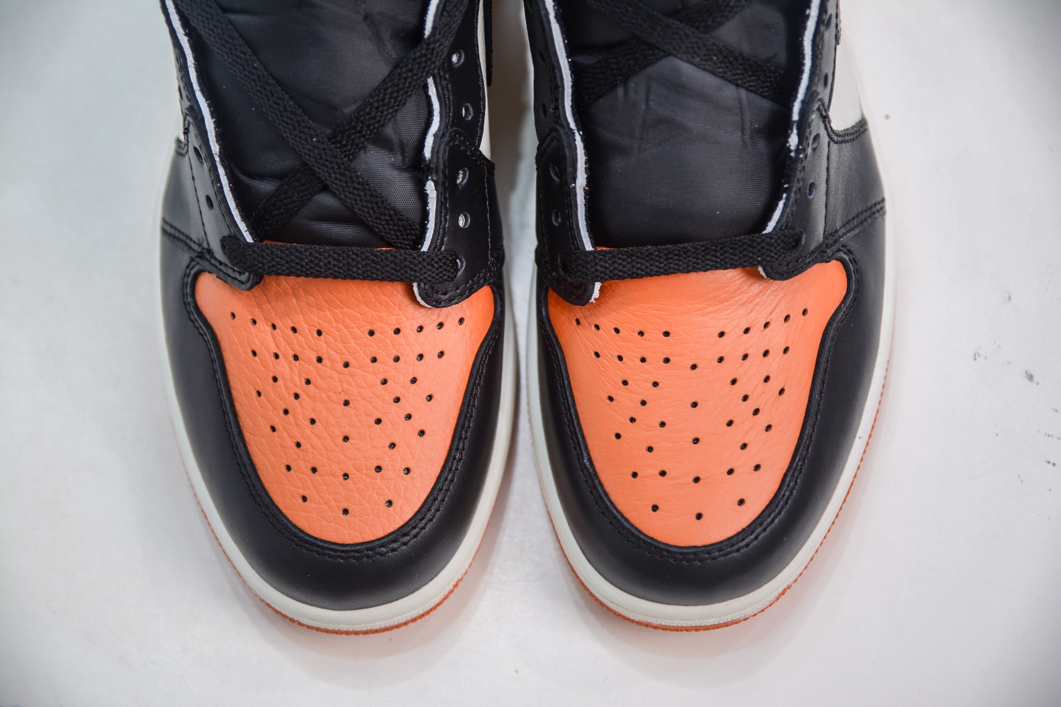 F版 Air Jordan AJ1 Retro High 高帮 复刻扣碎篮板 黑橙 DZ5485-008-莆田鞋,莆田鞋货源,高仿鞋,高仿鞋货源,安福档口,莆田高仿鞋,莆田鞋批发,高仿鞋批发,莆田高仿运动鞋,高仿运动鞋,莆田运动鞋 F版 Air Jordan AJ1 Retro High 高帮 复刻扣碎篮板 黑橙 DZ5485-008