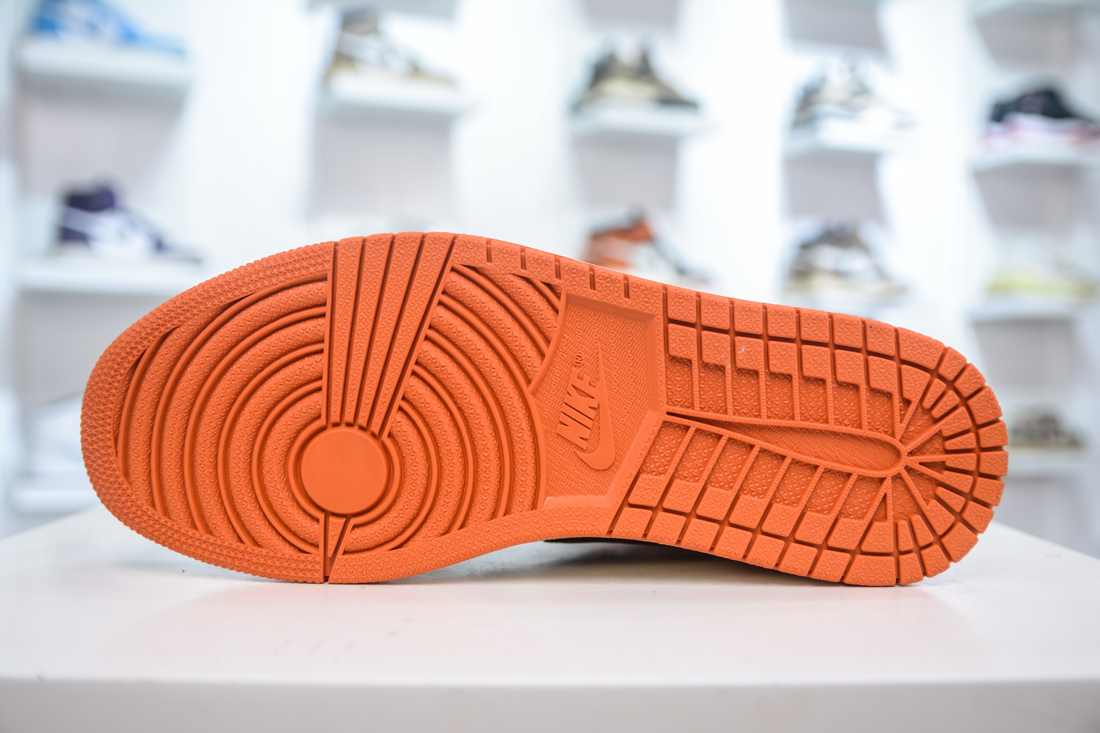 F版 Air Jordan AJ1 Retro High 高帮 复刻扣碎篮板 黑橙 DZ5485-008-莆田鞋,莆田鞋货源,高仿鞋,高仿鞋货源,安福档口,莆田高仿鞋,莆田鞋批发,高仿鞋批发,莆田高仿运动鞋,高仿运动鞋,莆田运动鞋 F版 Air Jordan AJ1 Retro High 高帮 复刻扣碎篮板 黑橙 DZ5485-008