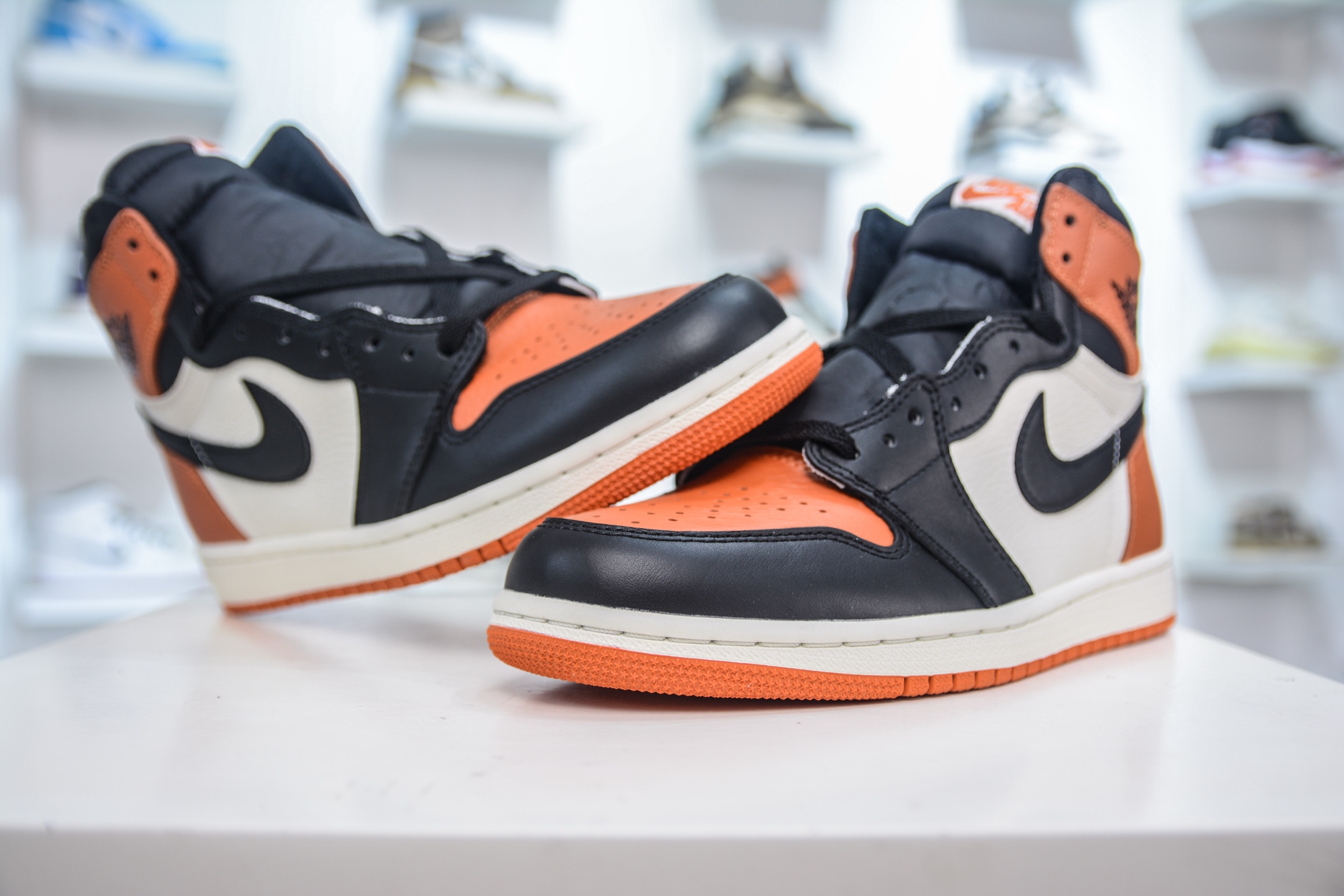 F版 Air Jordan AJ1 Retro High 高帮 复刻扣碎篮板 黑橙 DZ5485-008-莆田鞋,莆田鞋货源,高仿鞋,高仿鞋货源,安福档口,莆田高仿鞋,莆田鞋批发,高仿鞋批发,莆田高仿运动鞋,高仿运动鞋,莆田运动鞋 F版 Air Jordan AJ1 Retro High 高帮 复刻扣碎篮板 黑橙 DZ5485-008